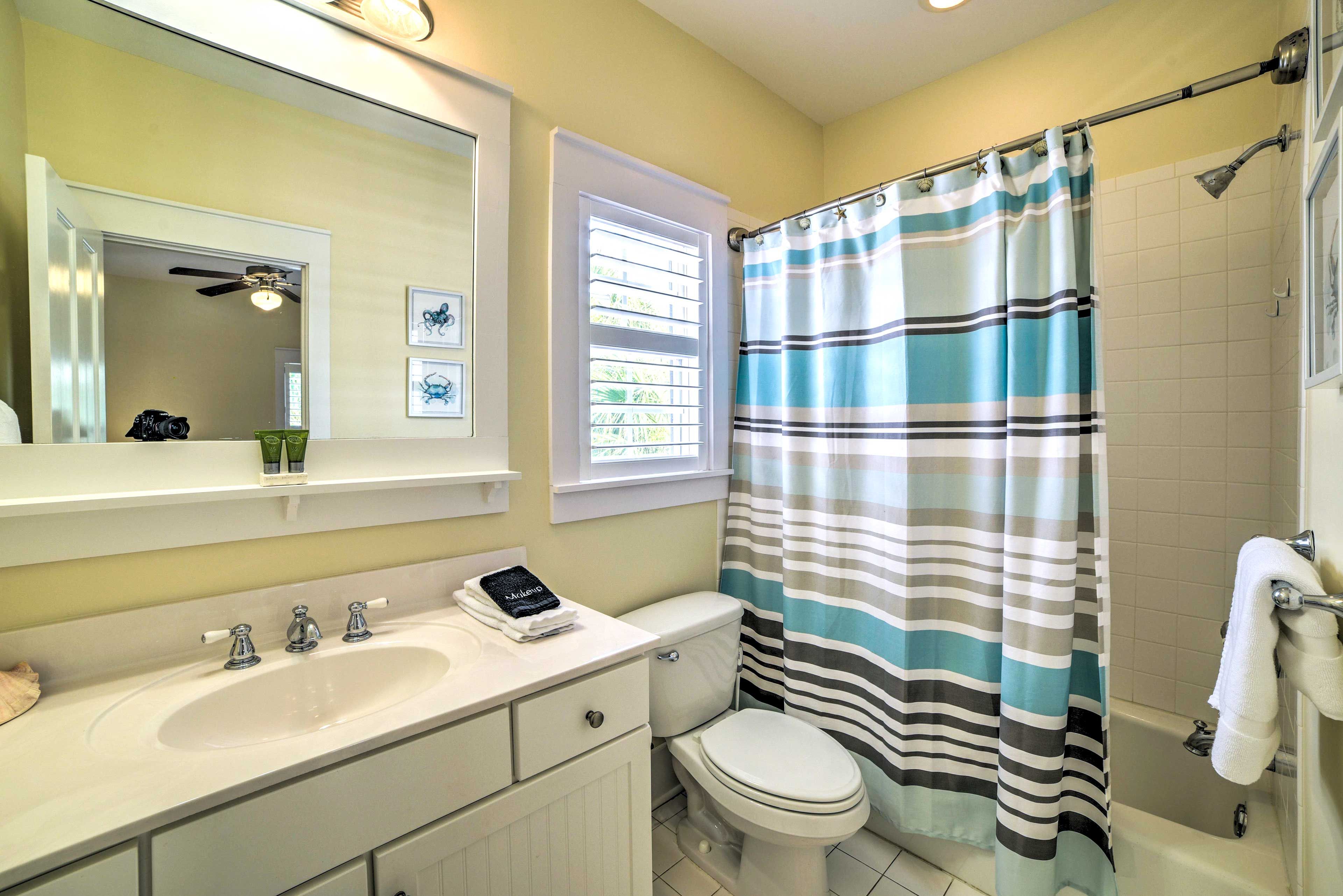 En-Suite Bathroom | 2nd Floor | Hair Dryer | Shampoo Provided