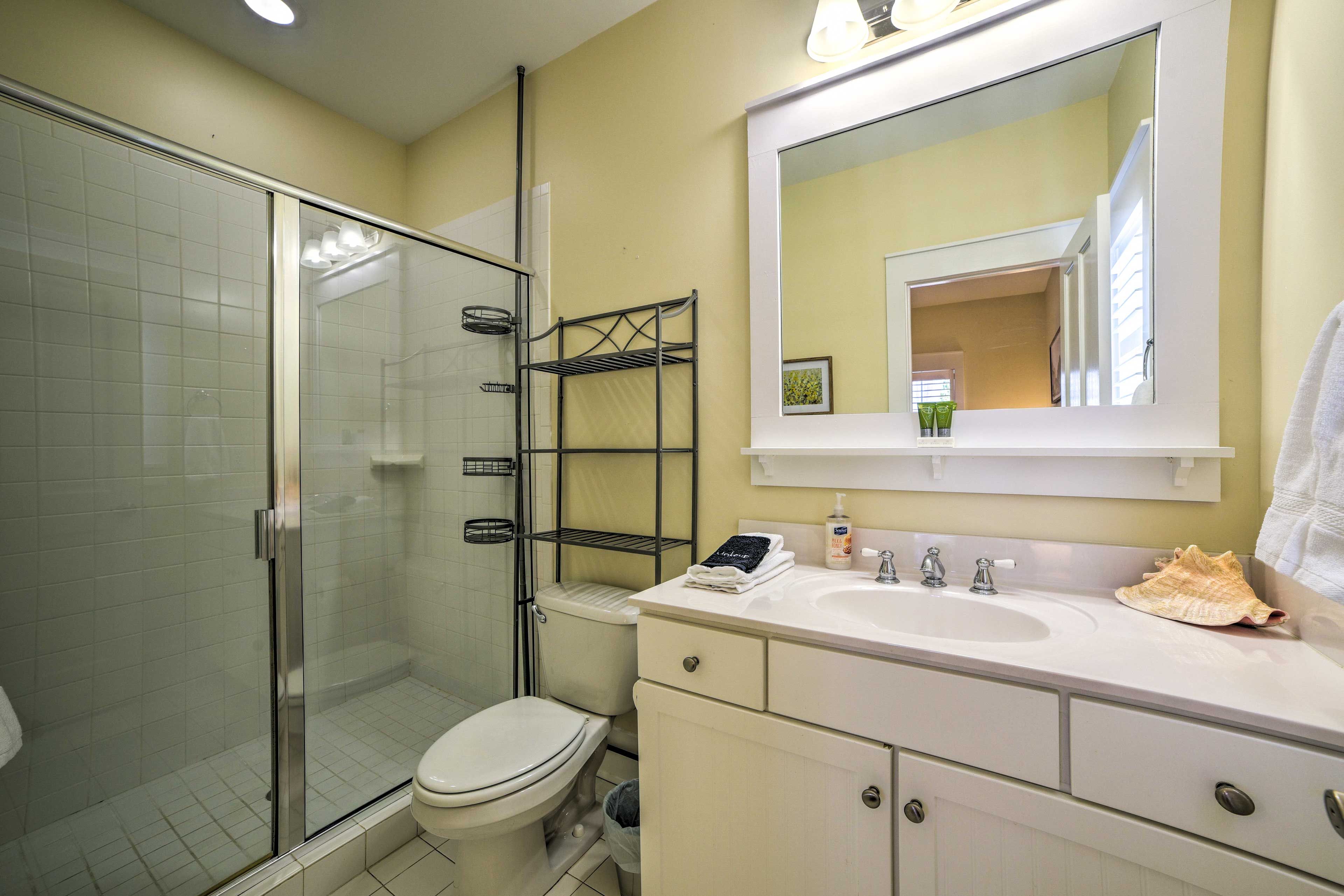 En-Suite Bathroom | 2nd Floor | Complimentary Toiletries