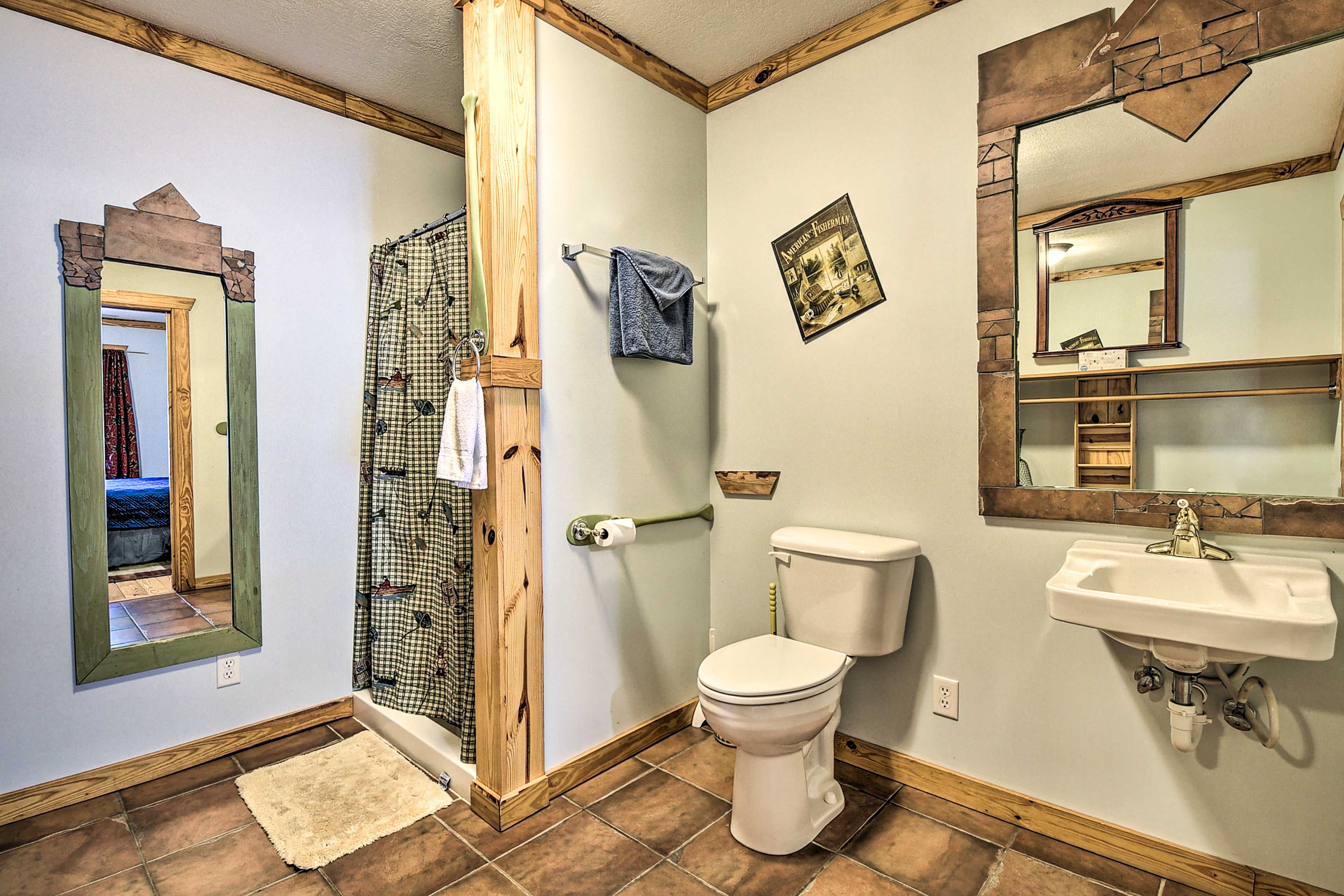 En-Suite Bathroom | Towels Provided