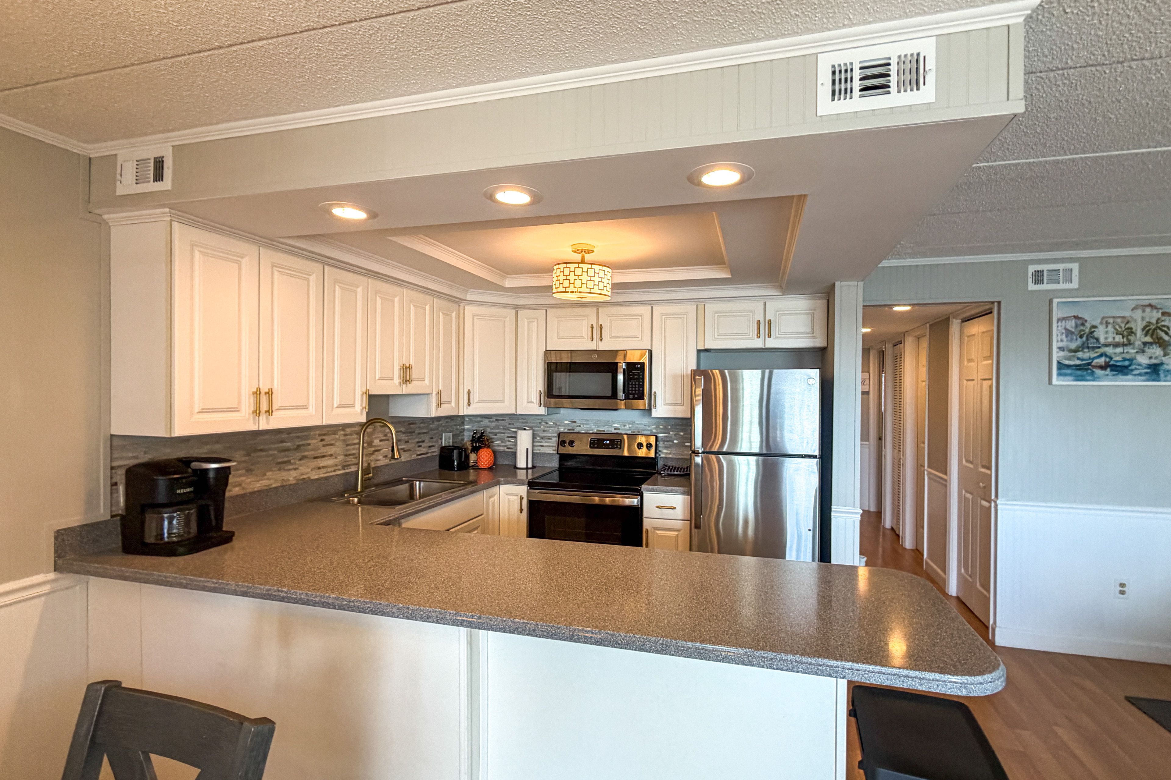 Kitchen | Fully Equipped | Dual-Action Coffee Maker | Cooking Basics Provided