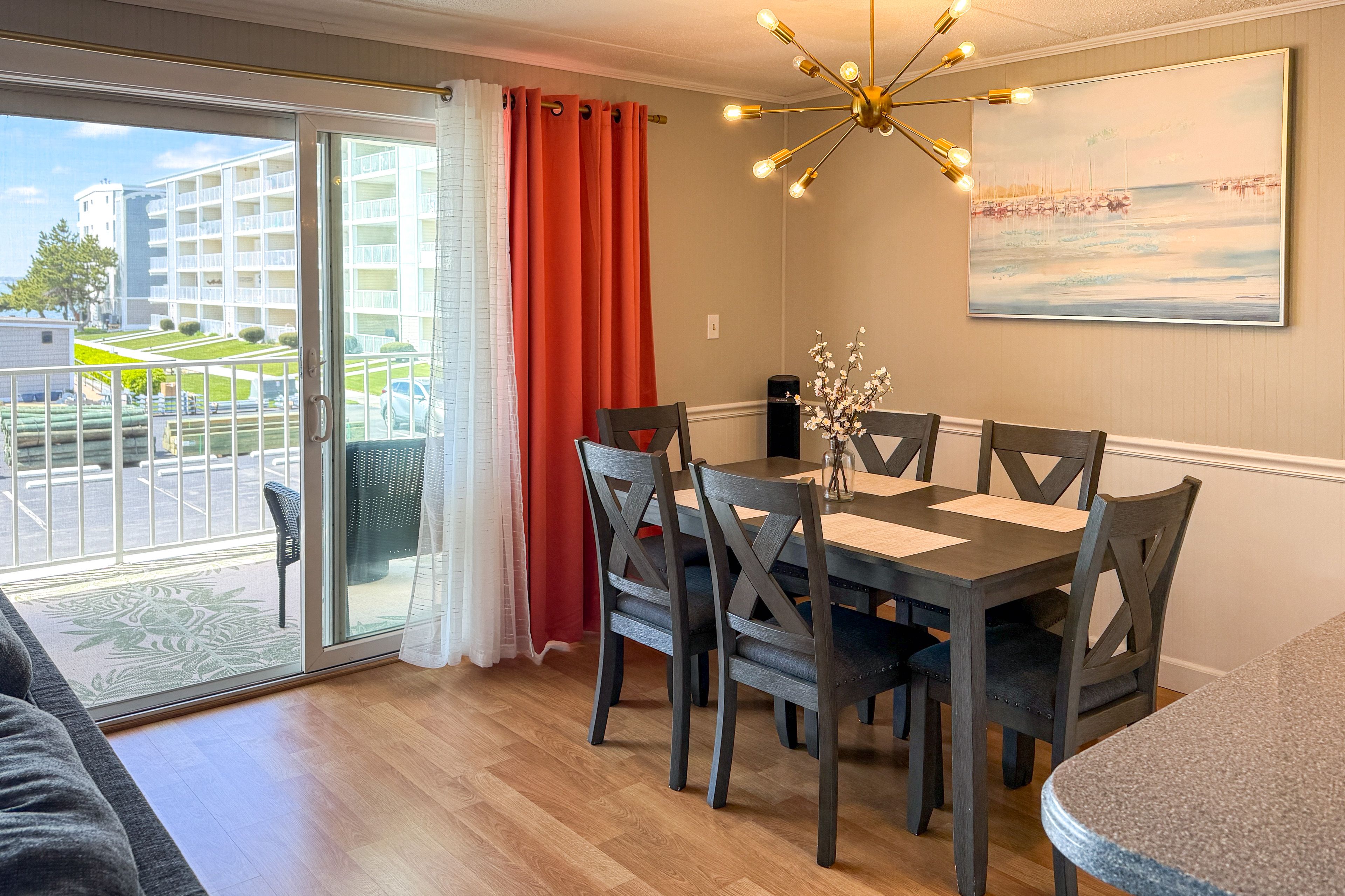 Dining Area | Free WiFi | Central A/C