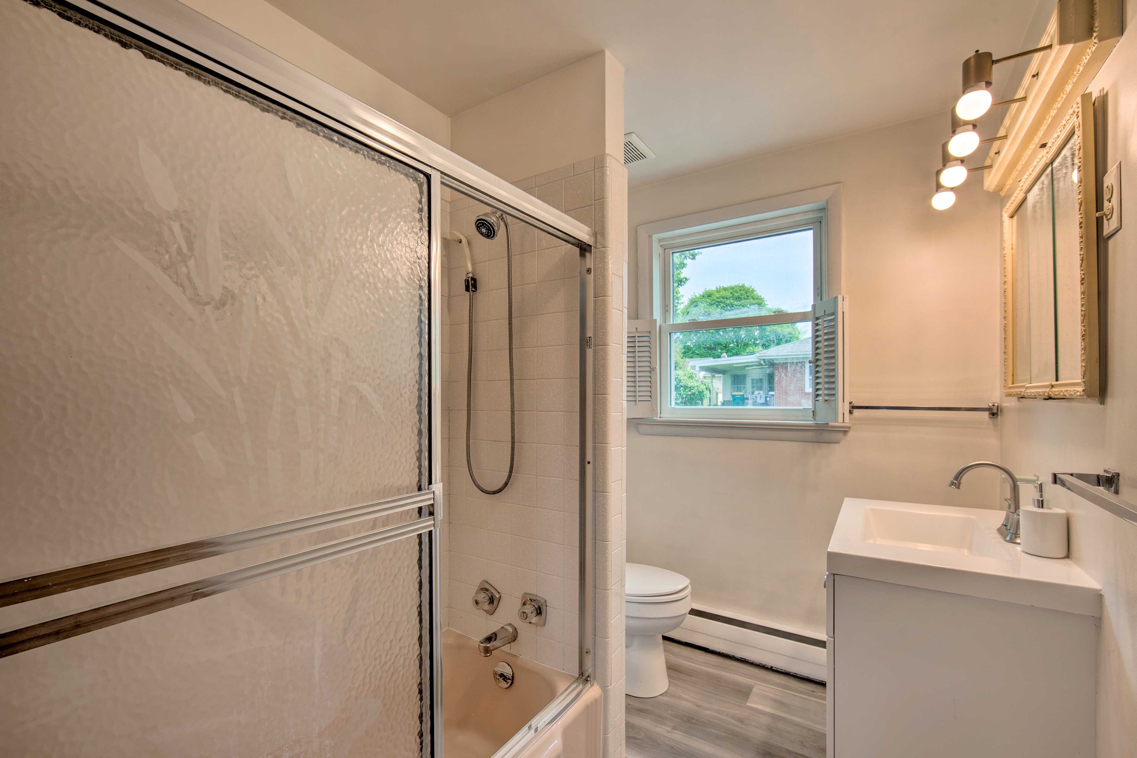 Full Bathroom | Main Level | Hair Dryer