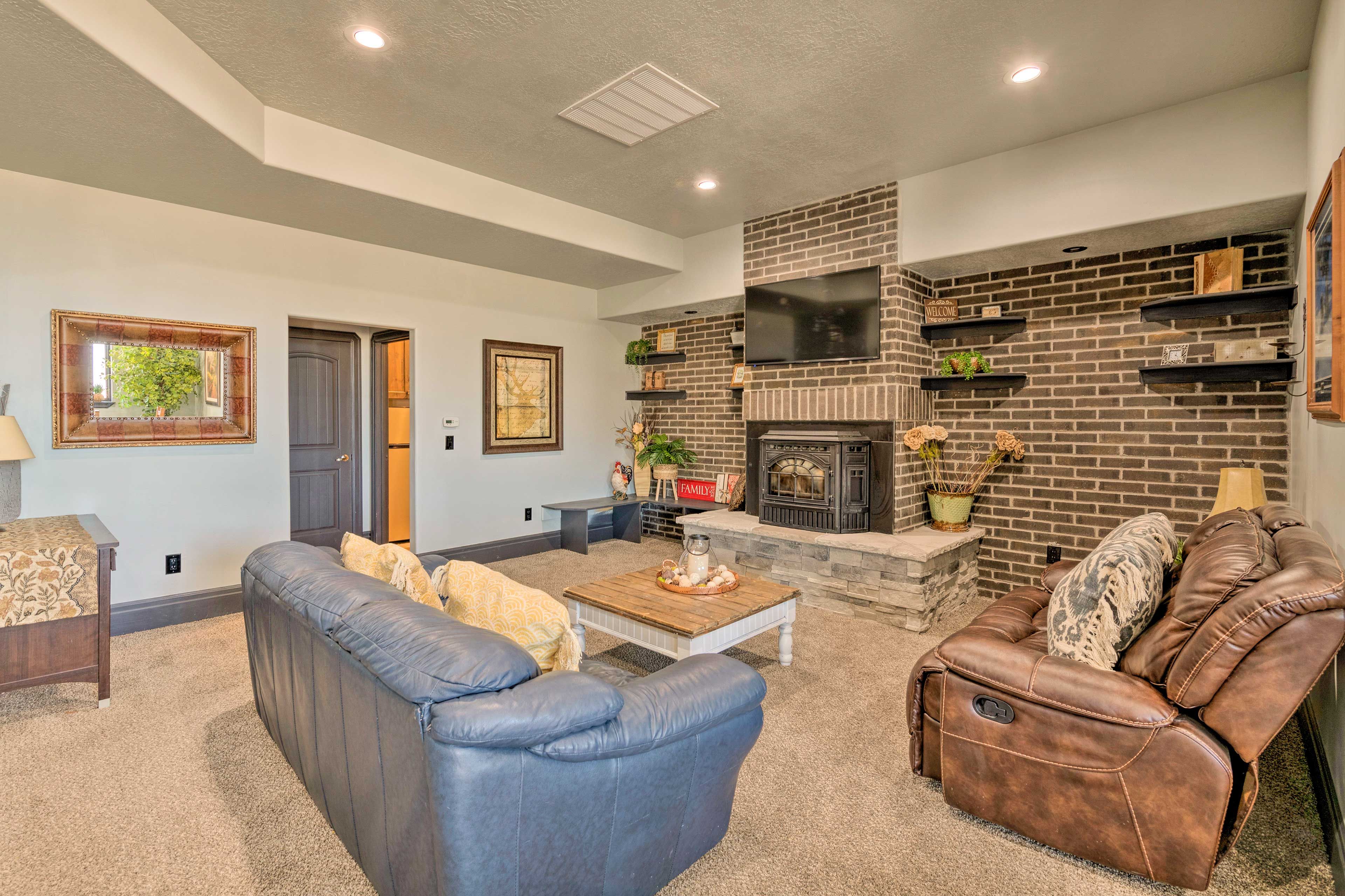 Living Room | Smart TV w/ Cable | Ceiling Fans | Complimentary Toiletries
