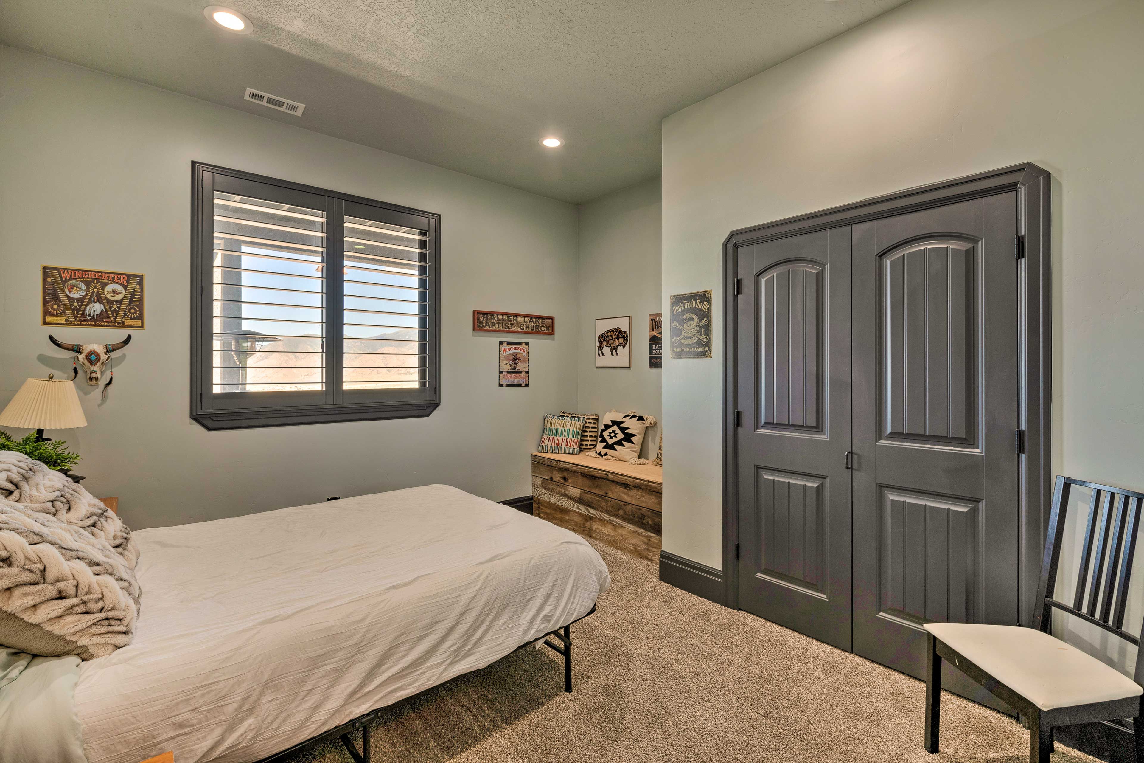 Bedroom 2 | Queen Bed