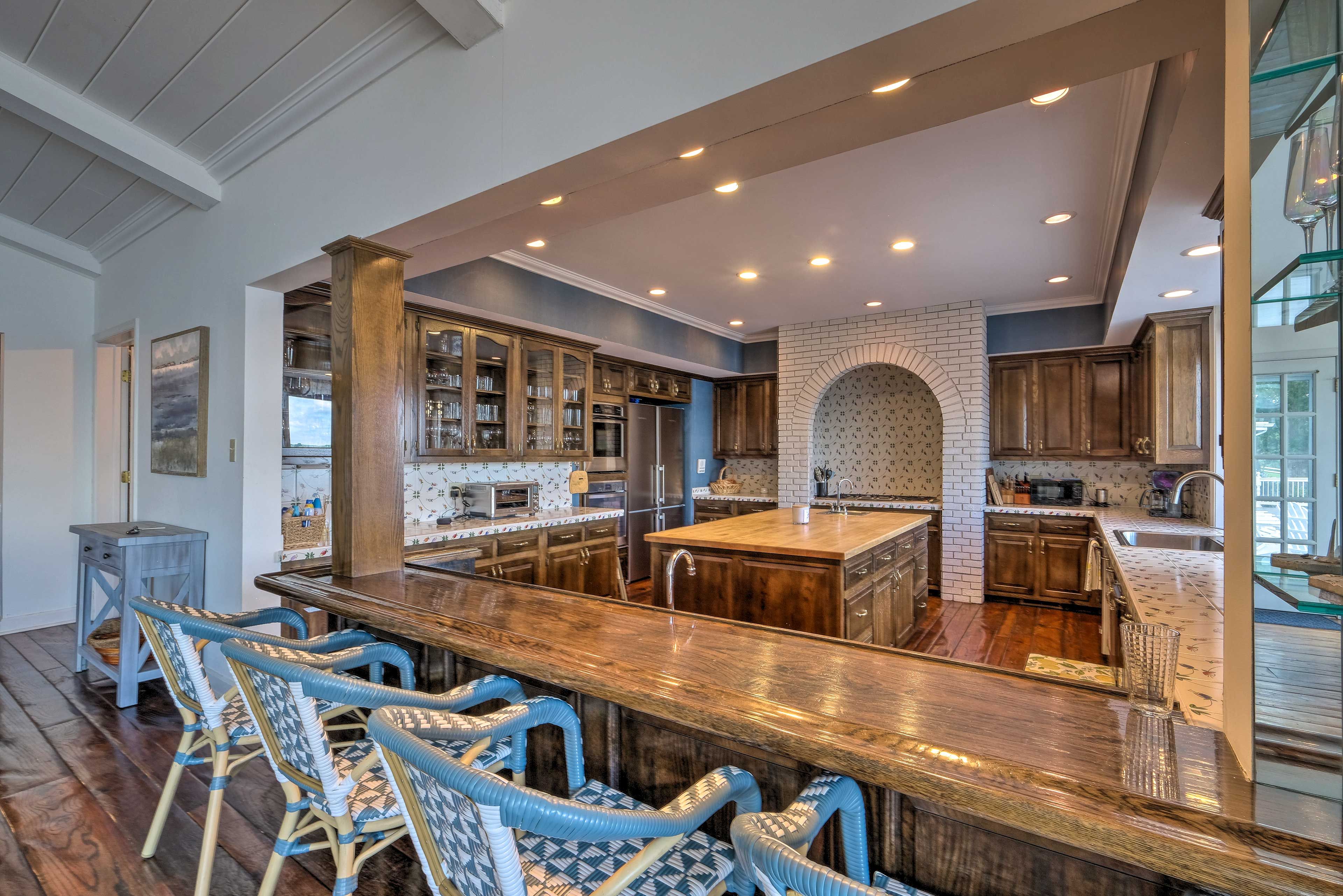 Full Kitchen | Breakfast Bar