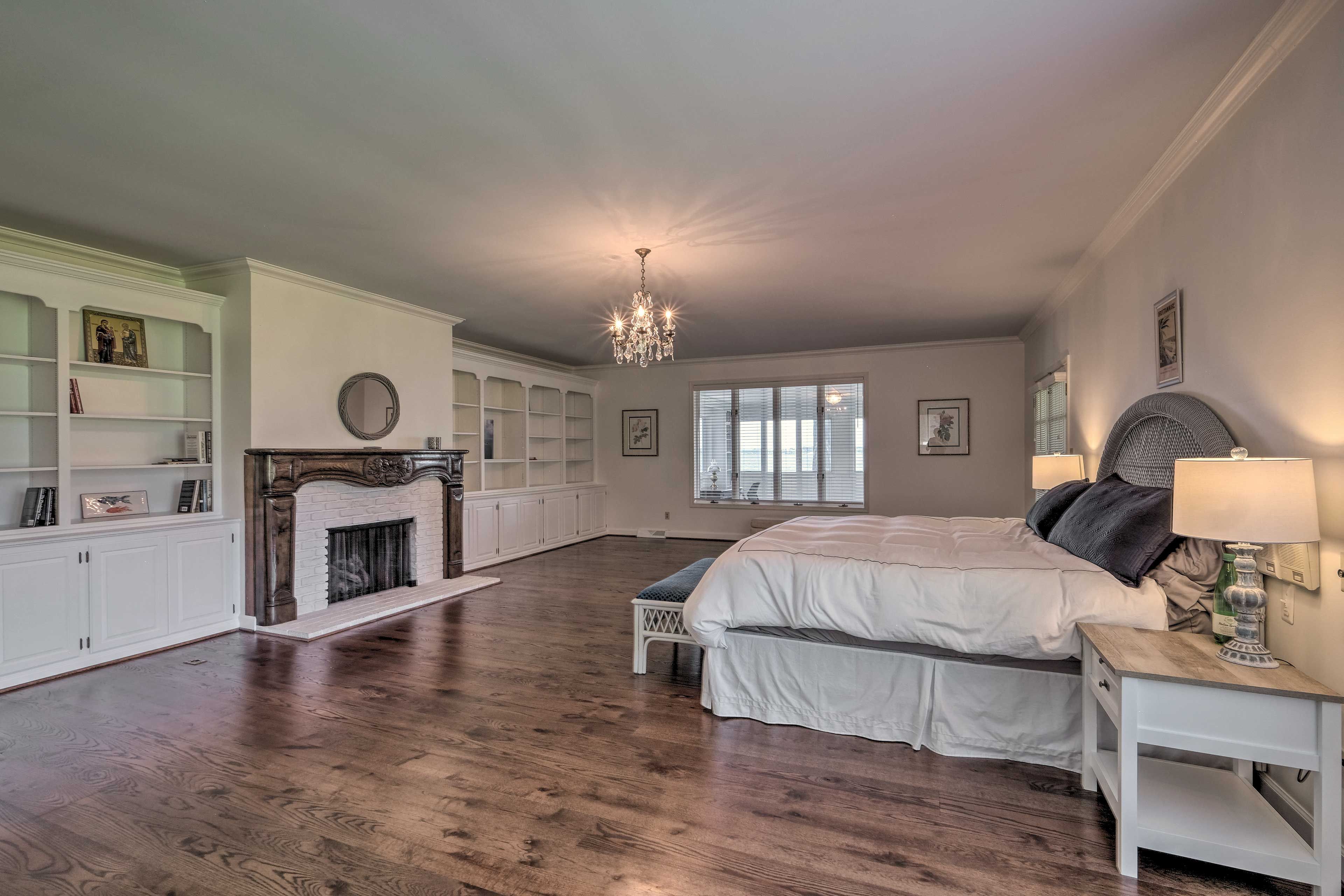 Bedroom 2 | King Bed