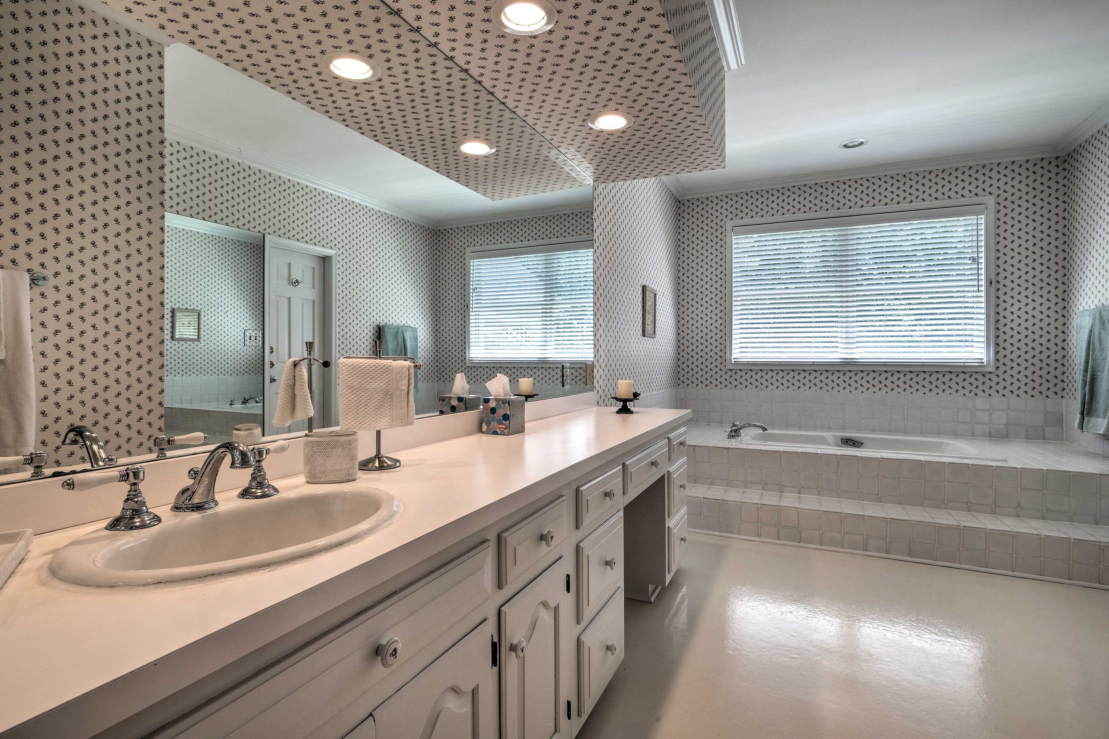 Full En-Suite Bathroom
