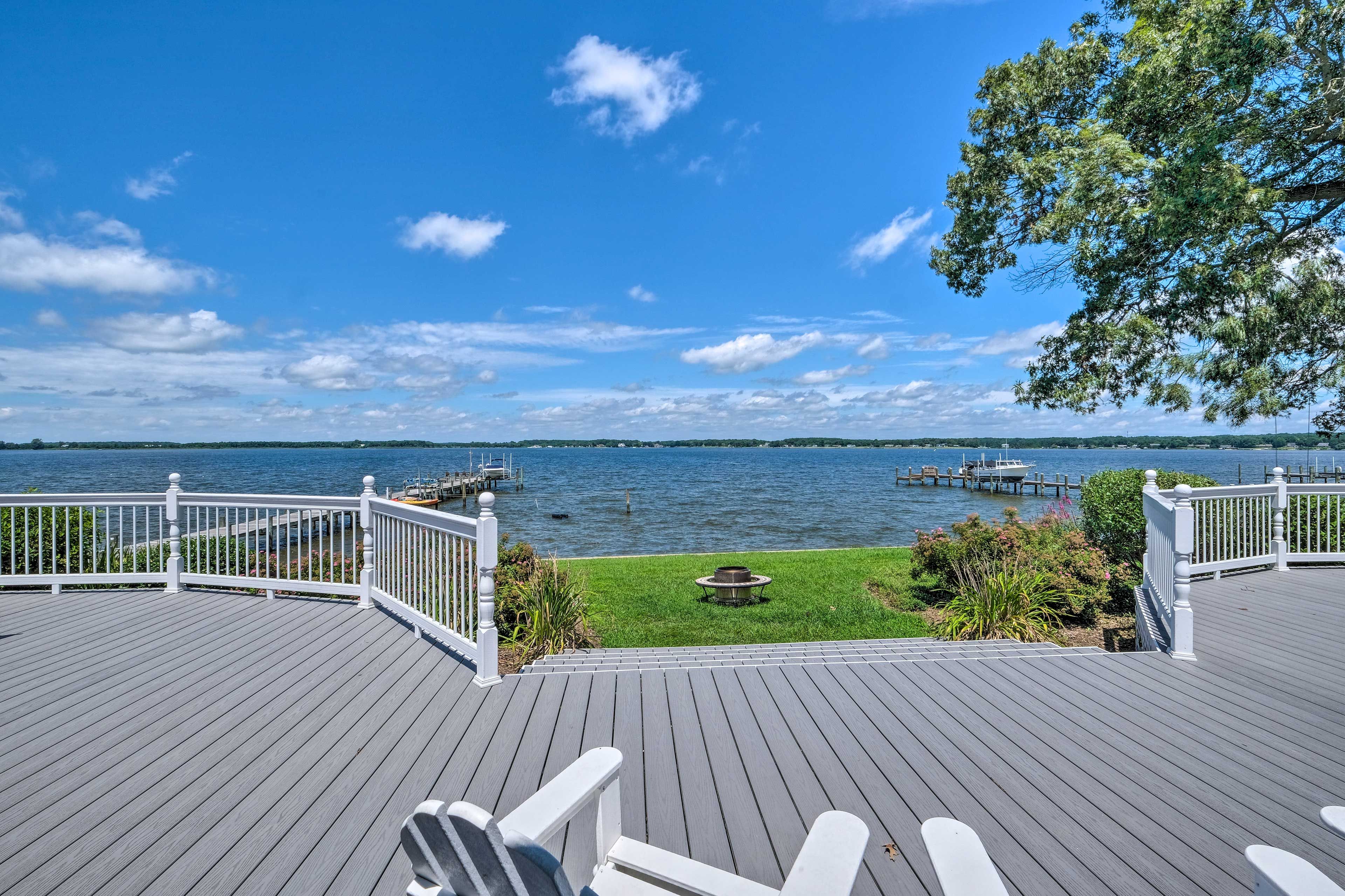 Expansive Deck | Fire Pit | Charcoal Grill