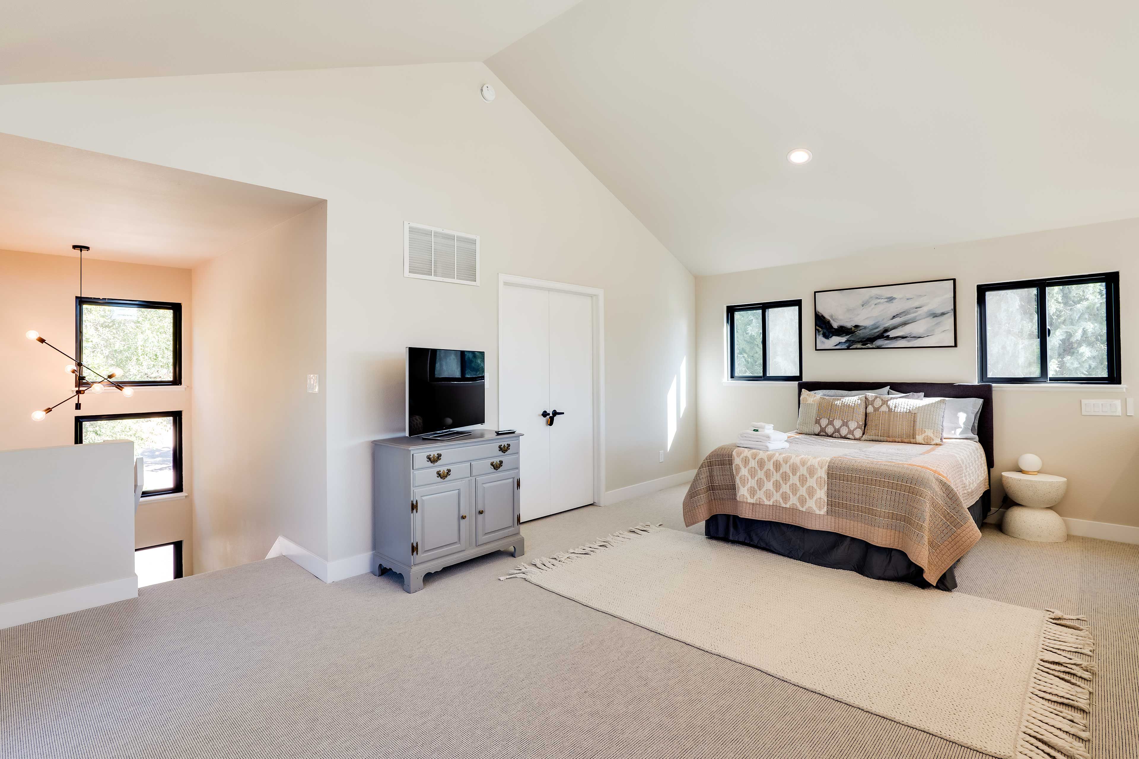 Bedroom 2 (Loft) | Full Bed | Smart TV