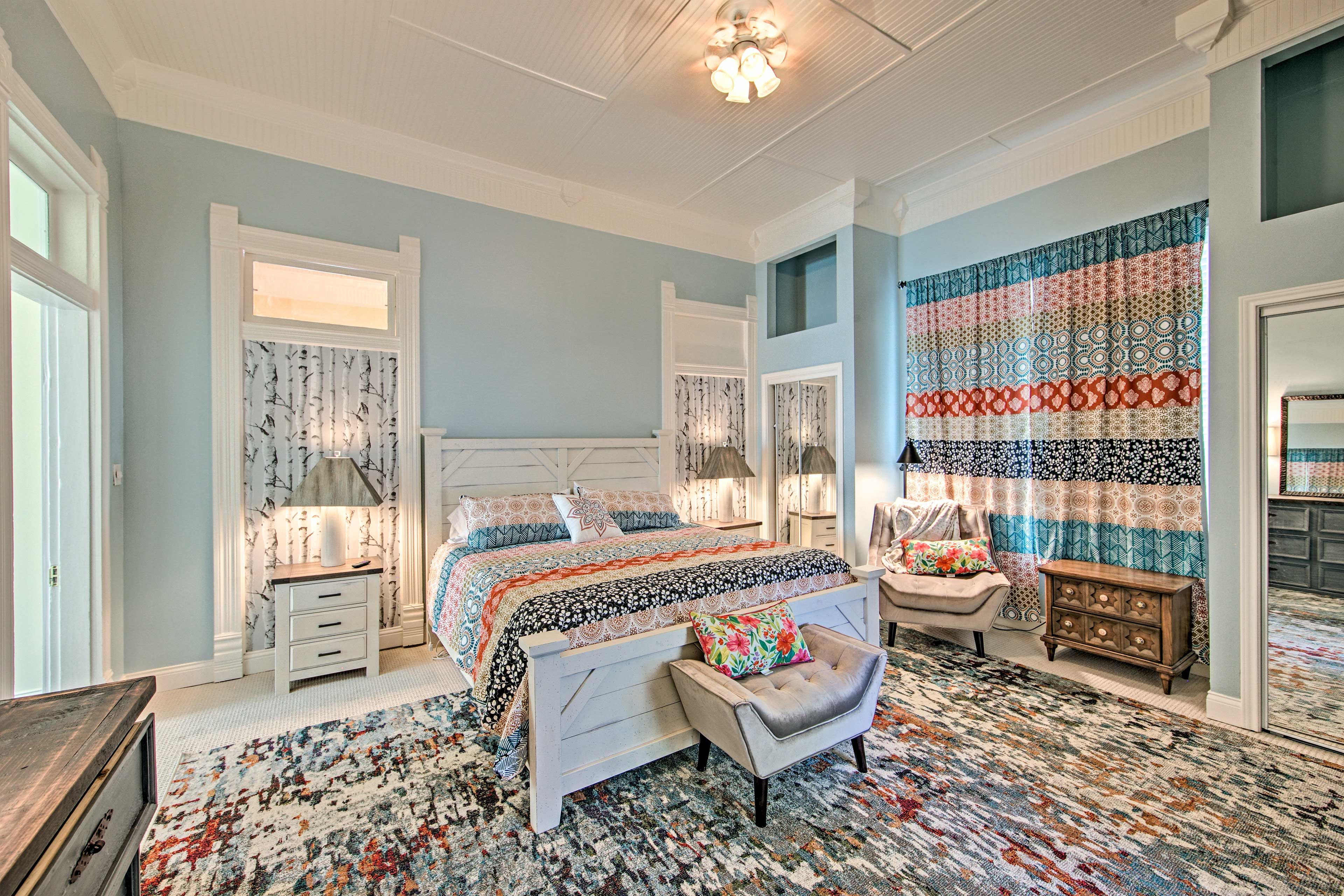 Bedroom 1 | King Bed