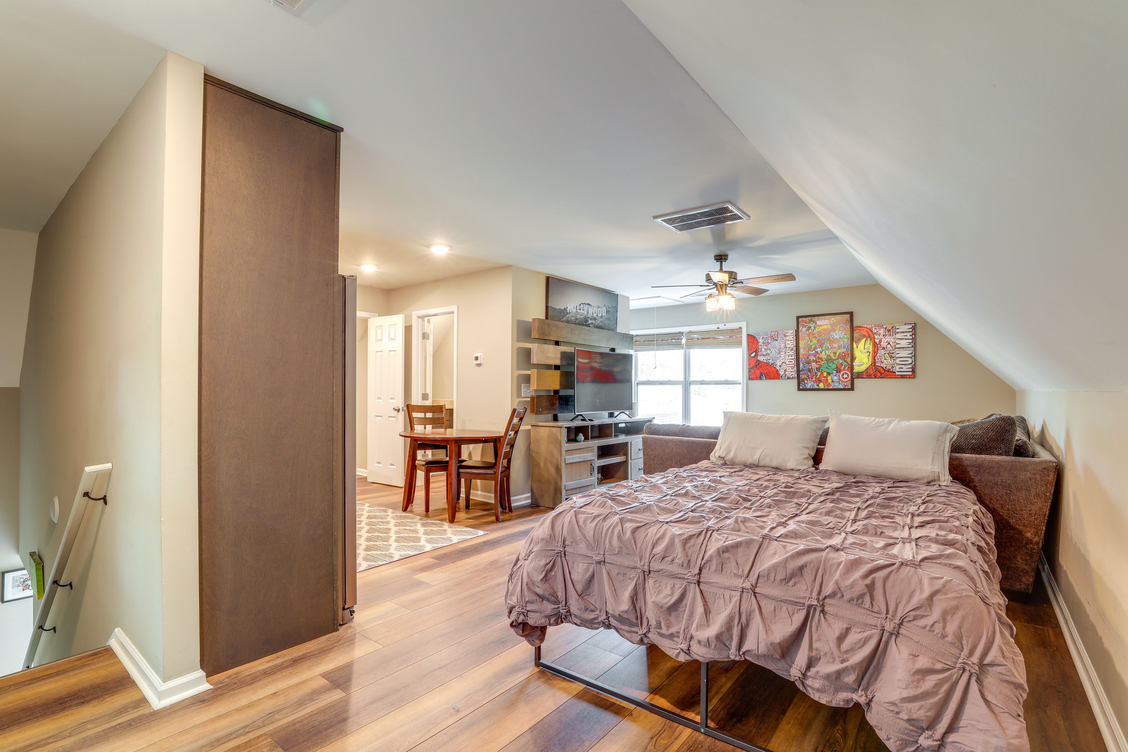 Studio | Queen Bed