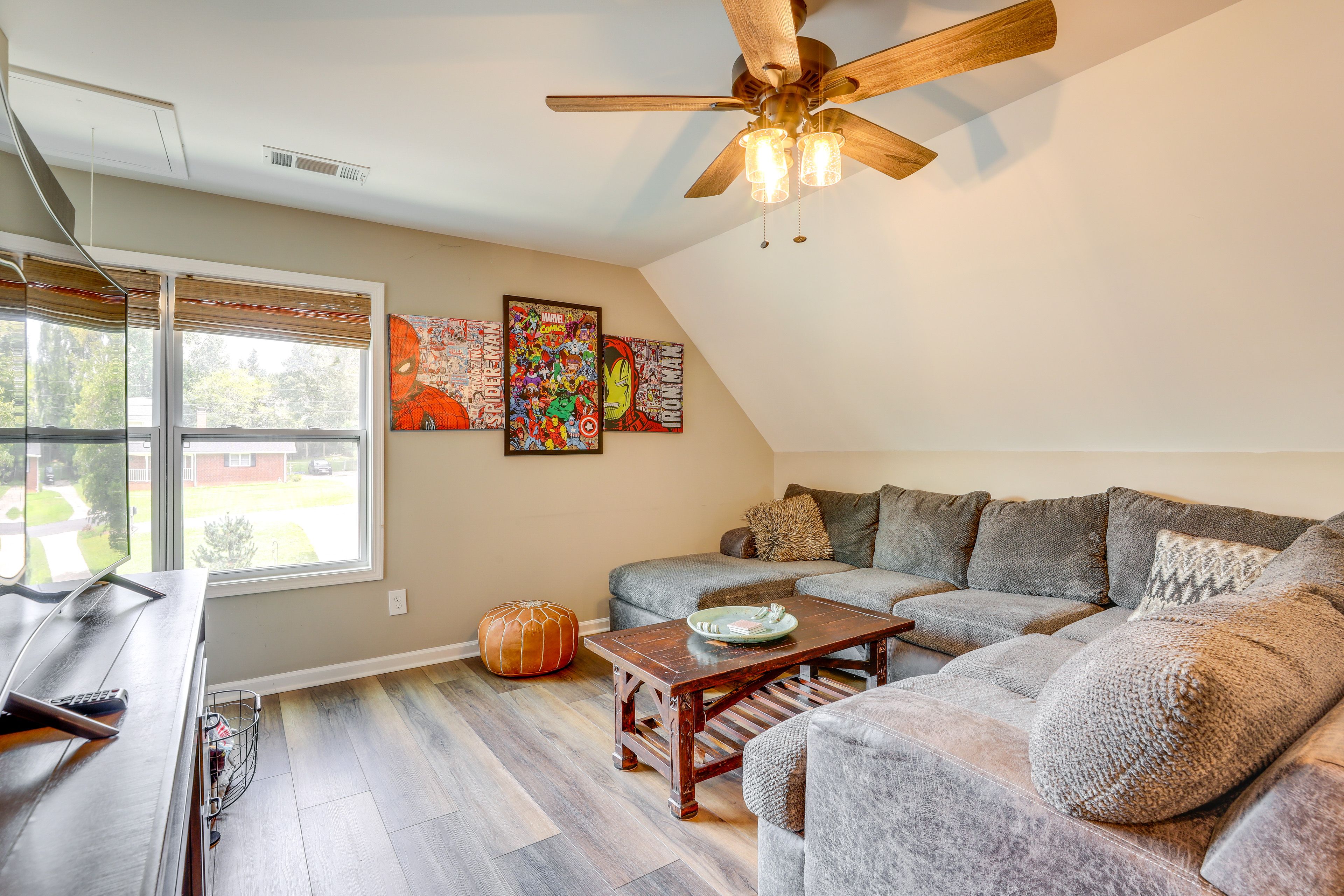 Living Area | Smart TV