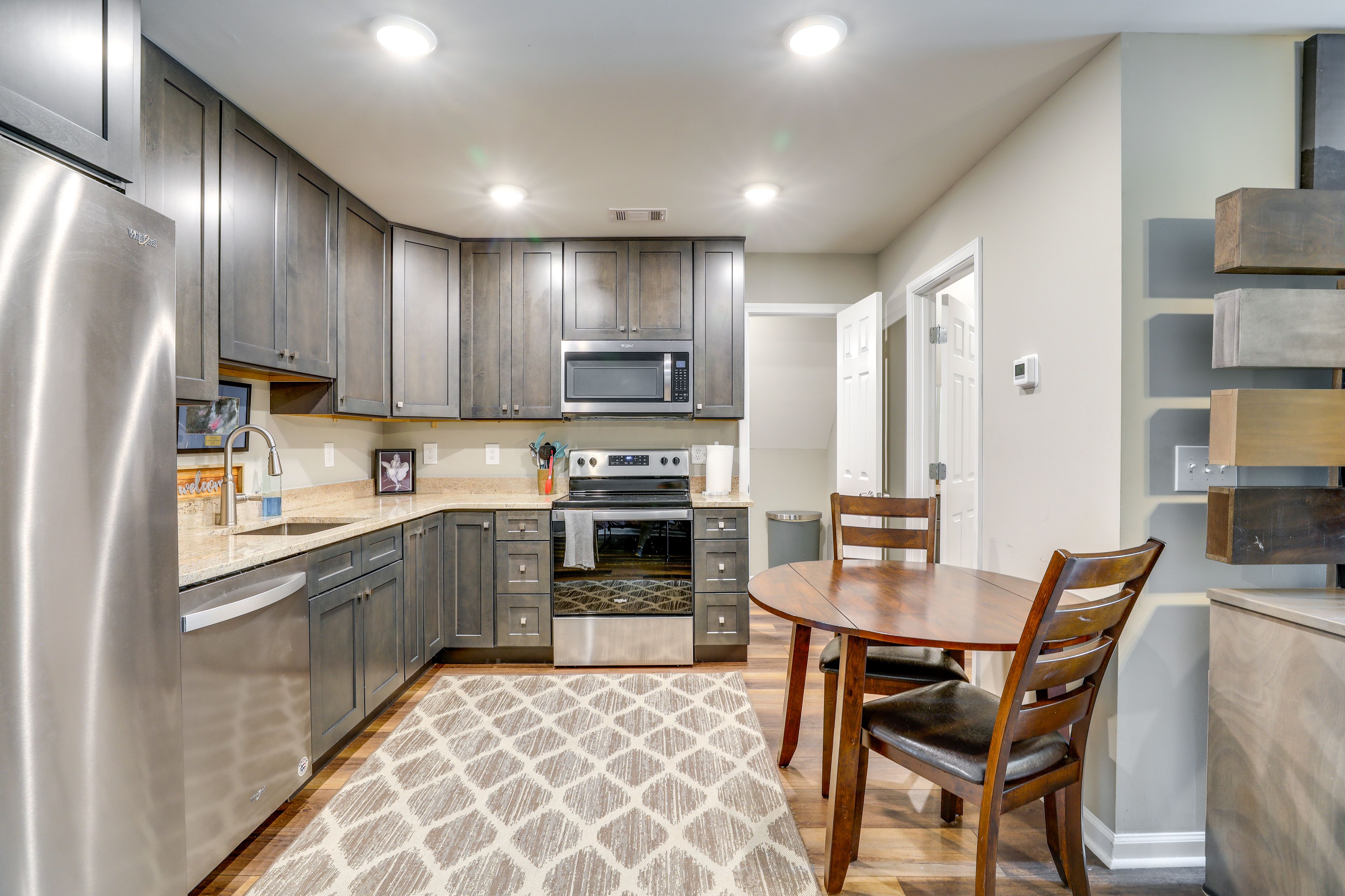 Kitchen & Dining Area | Free WiFi