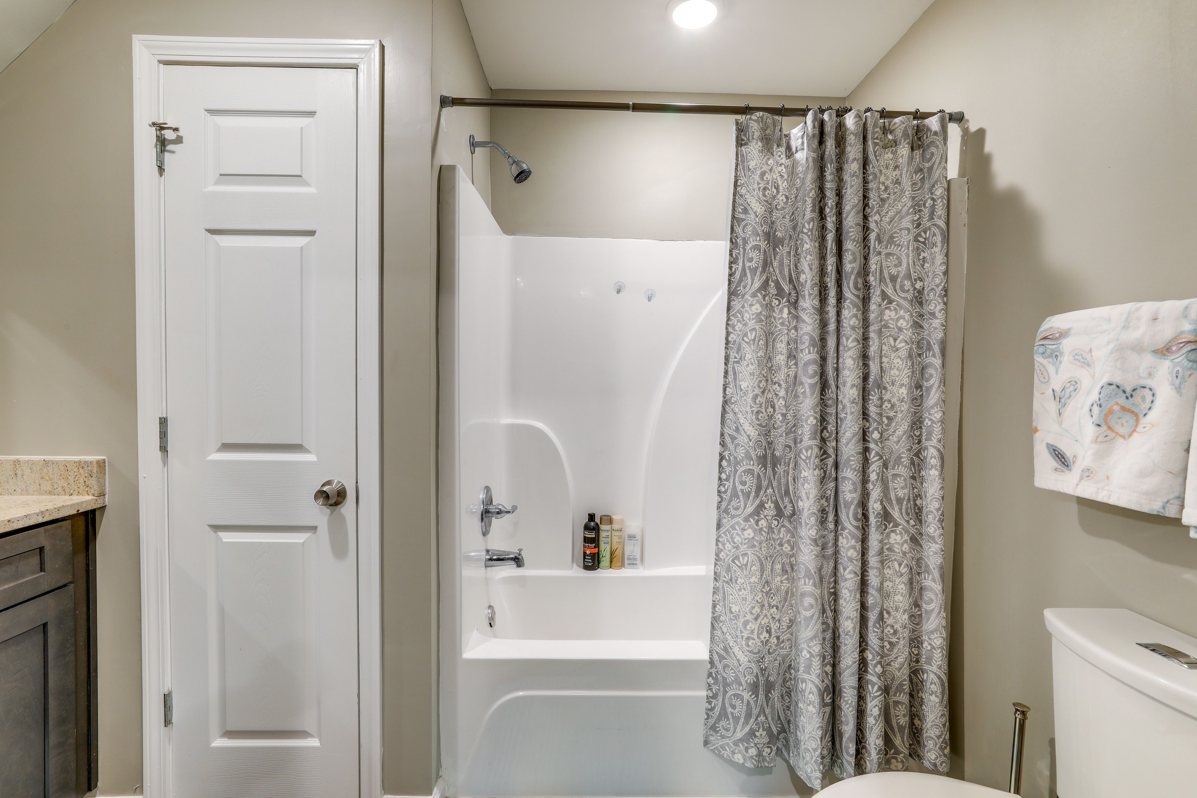 Bathroom | Complimentary Toiletries | Towels Provided