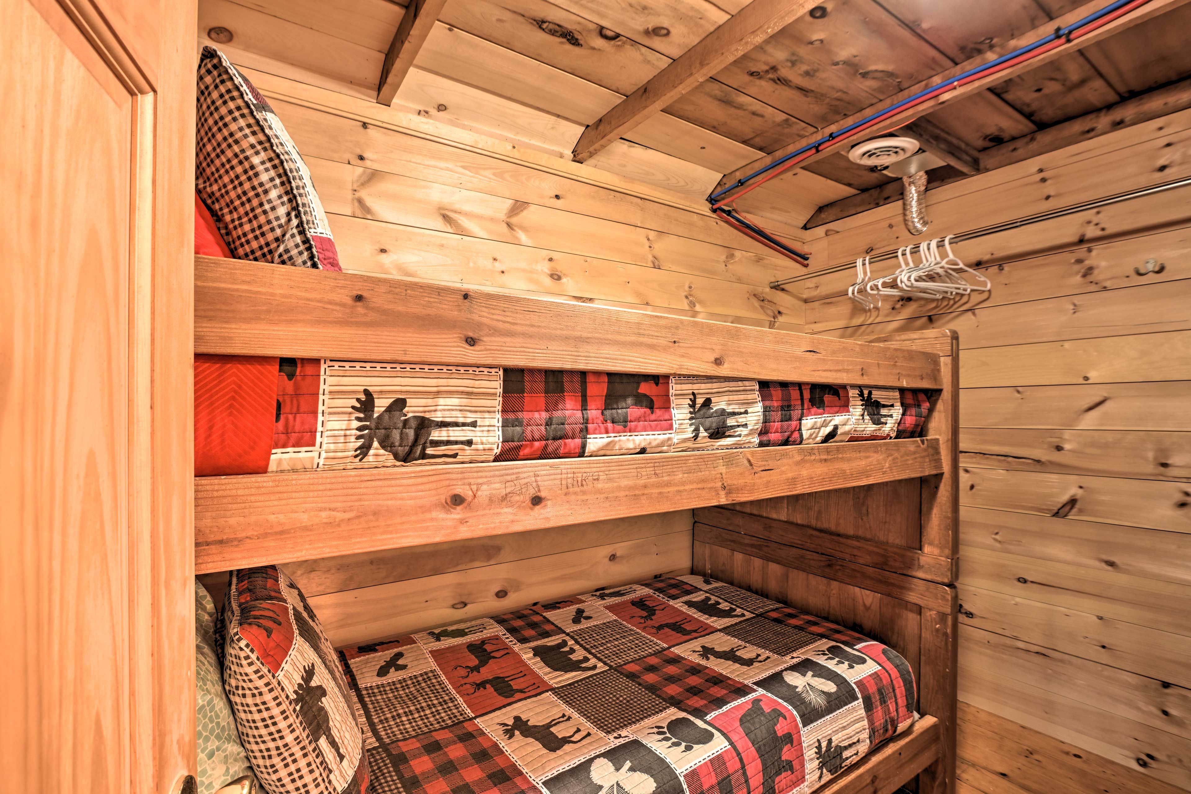 Bedroom | Twin Bunk Bed | 1st Floor