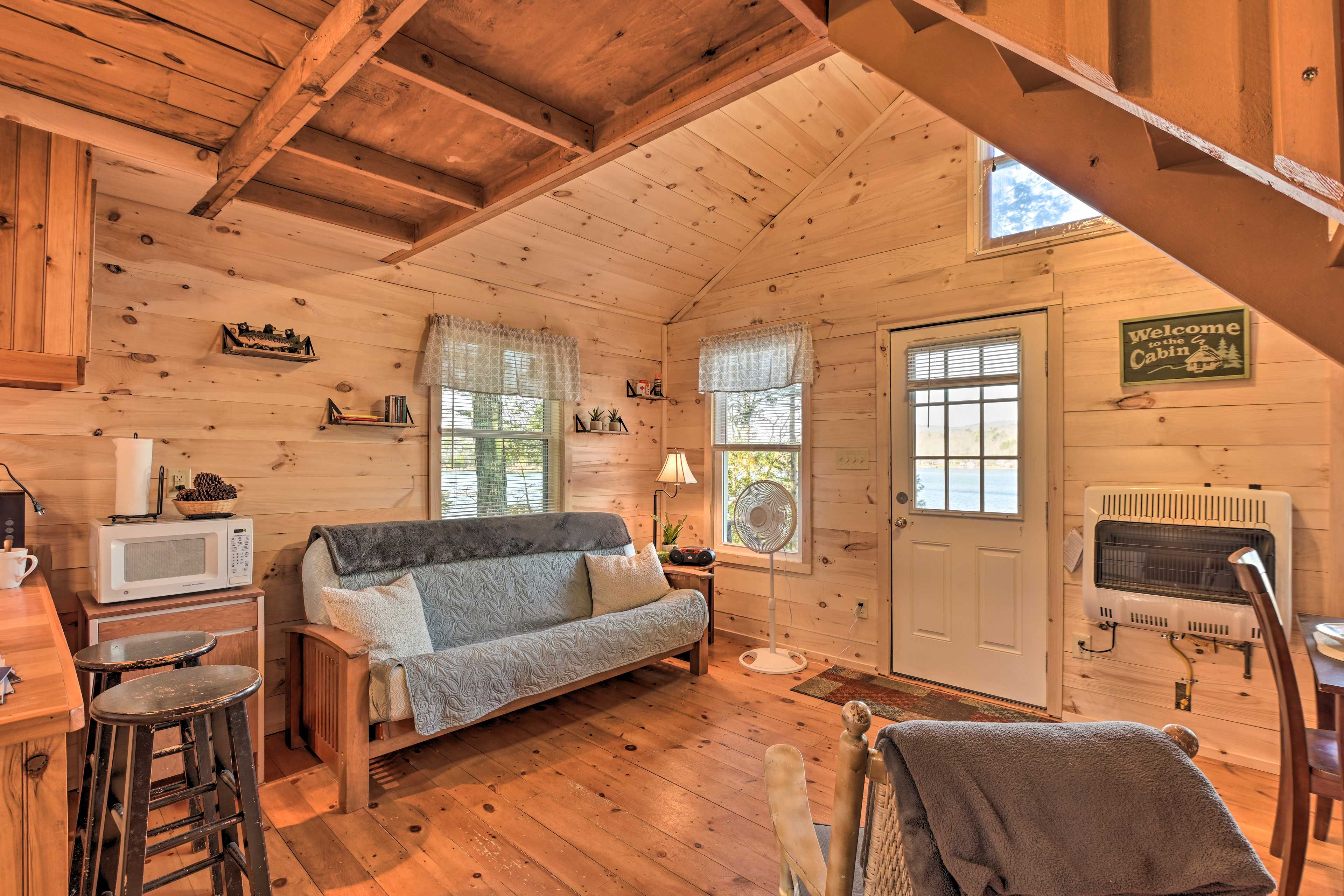 Living Area | Futon | Gas Fireplace | Flat-Screen TV w/ Cable | Board Games