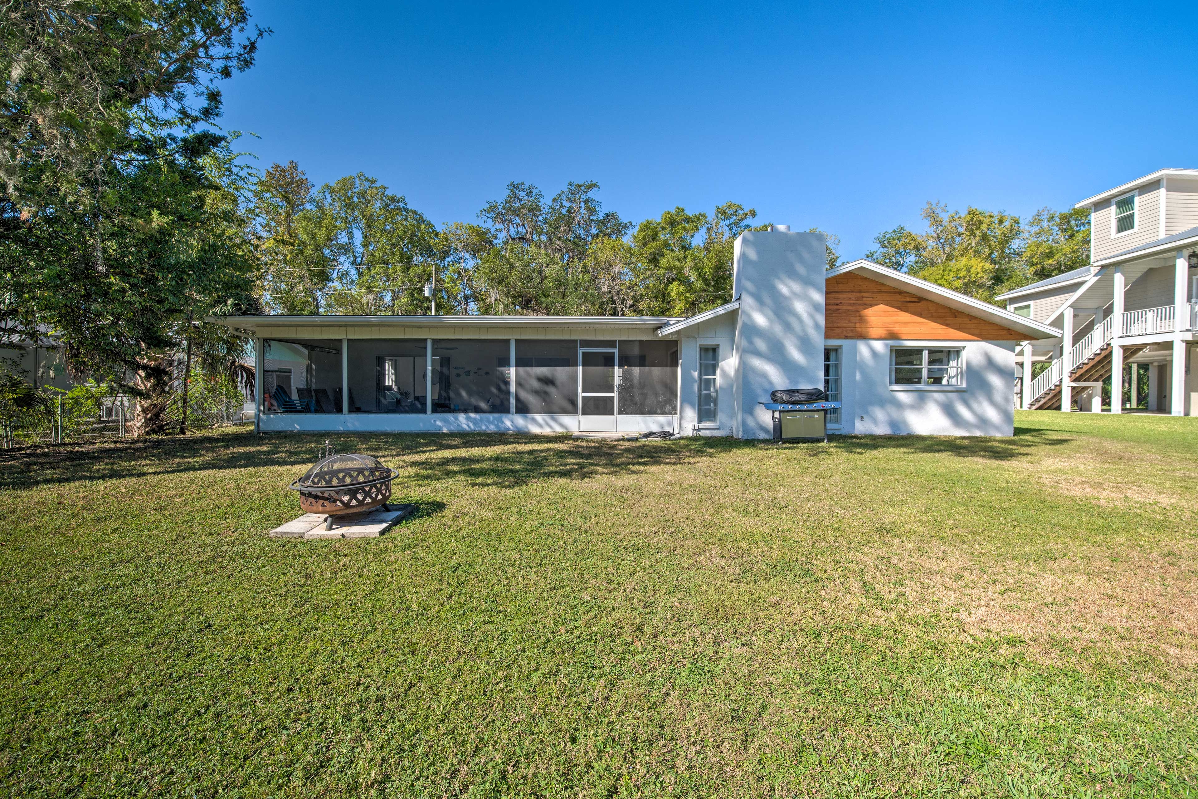 Backyard | Fire Pit | Gas Grill