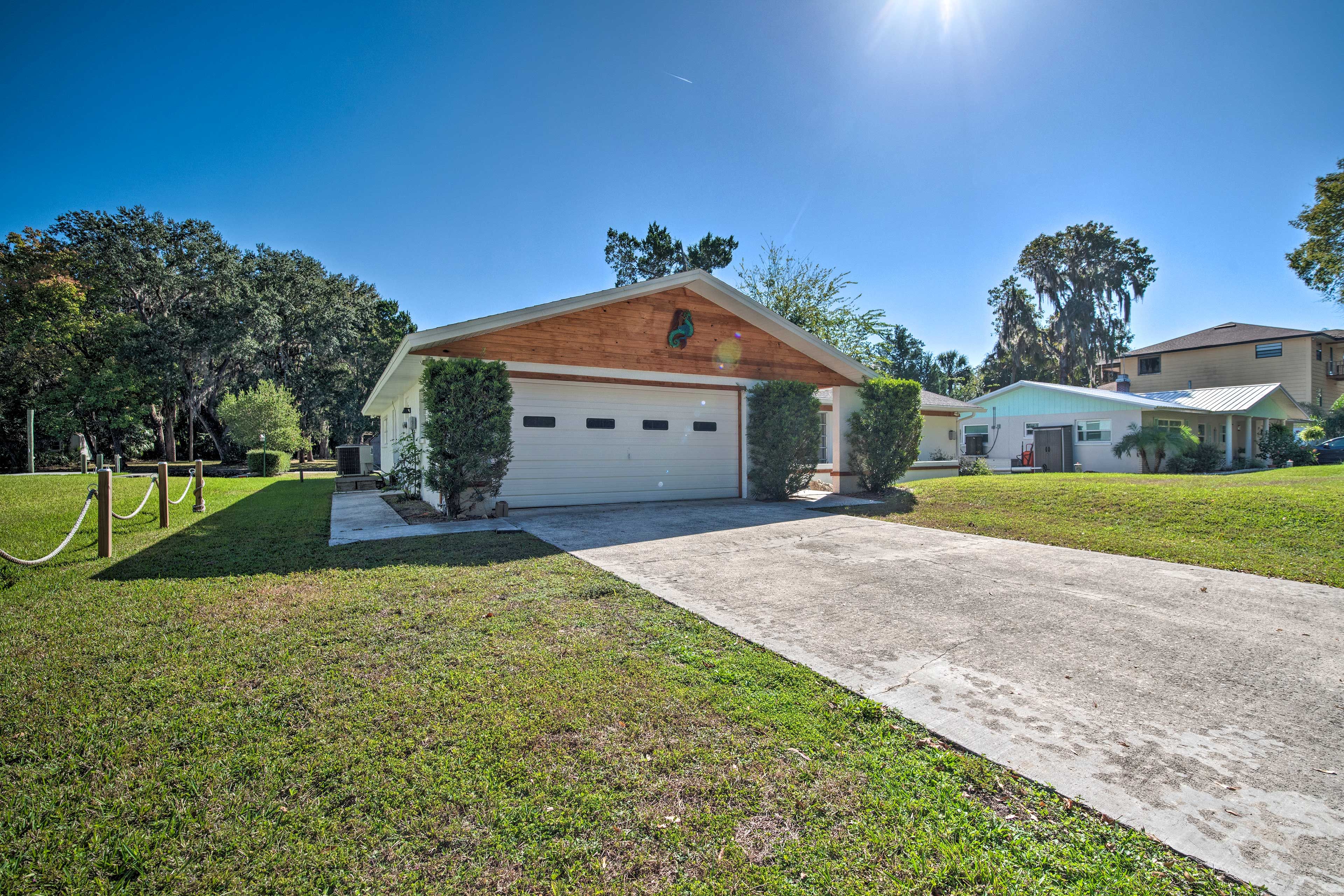Parking | Driveway (4 Vehicles) | Trailer Parking Available
