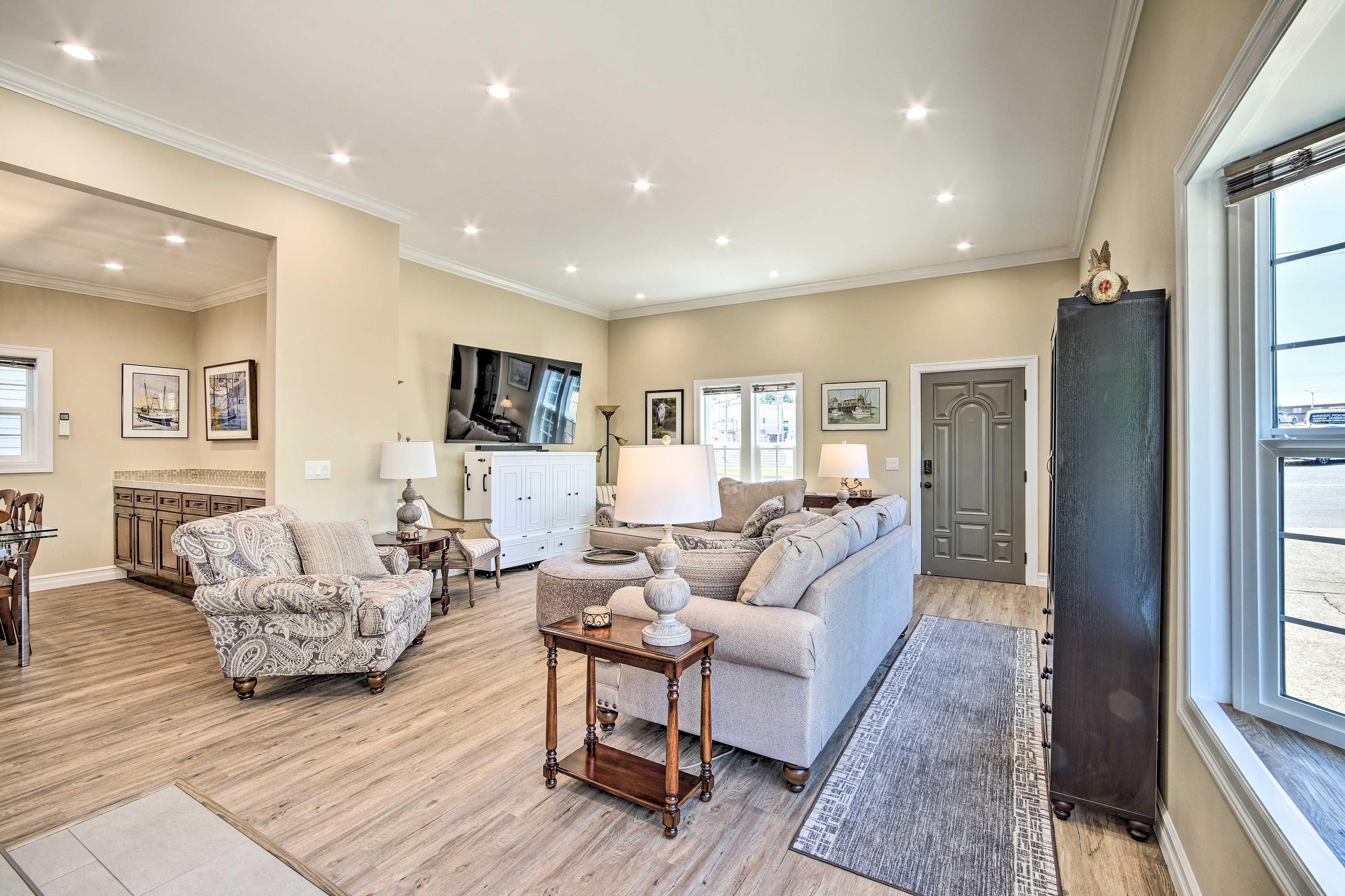 Living Room | 1st Floor | Free WiFi | Queen Murphy Bed