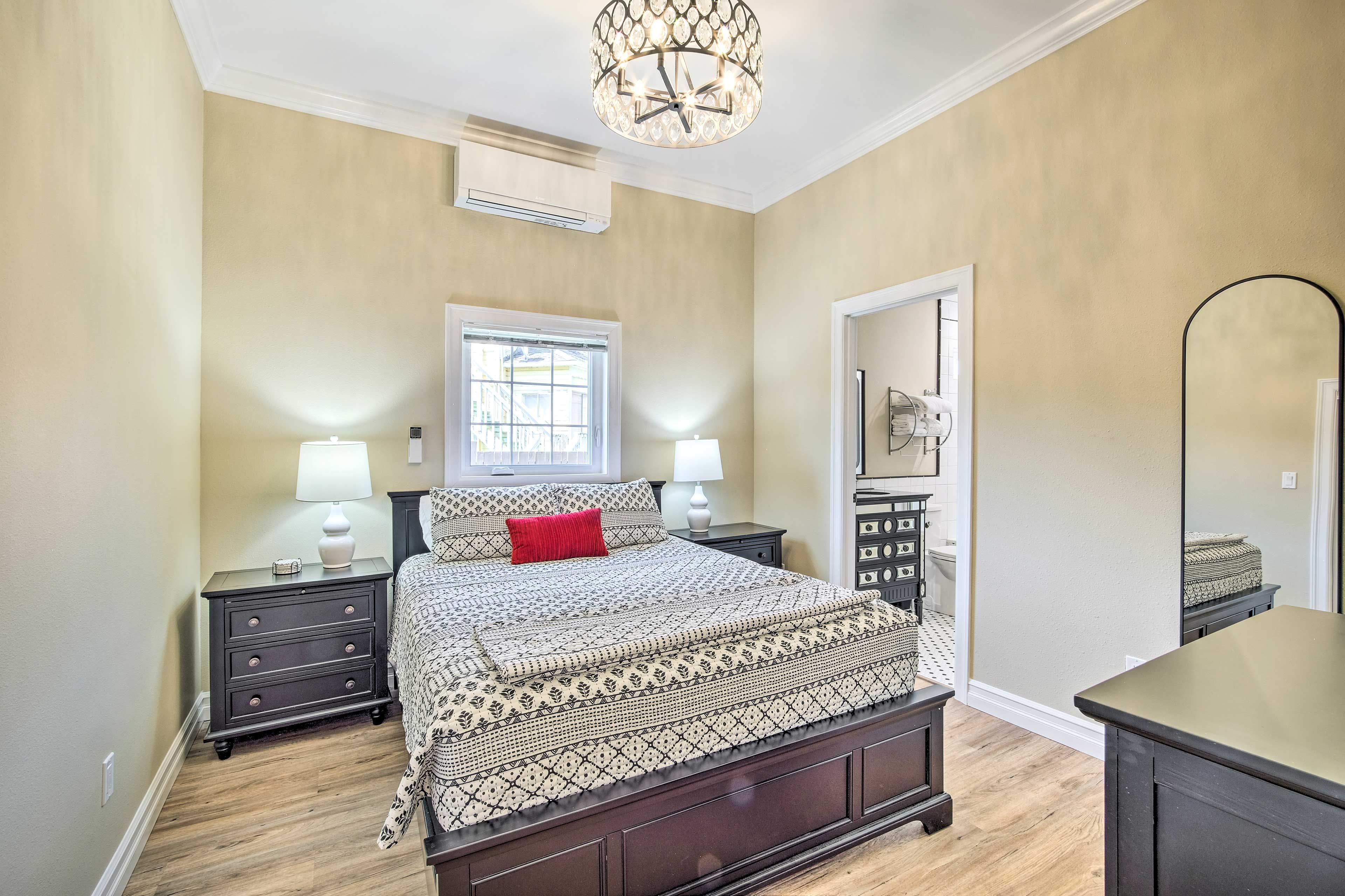 Bedroom 1 | 1st Floor | Queen Bed