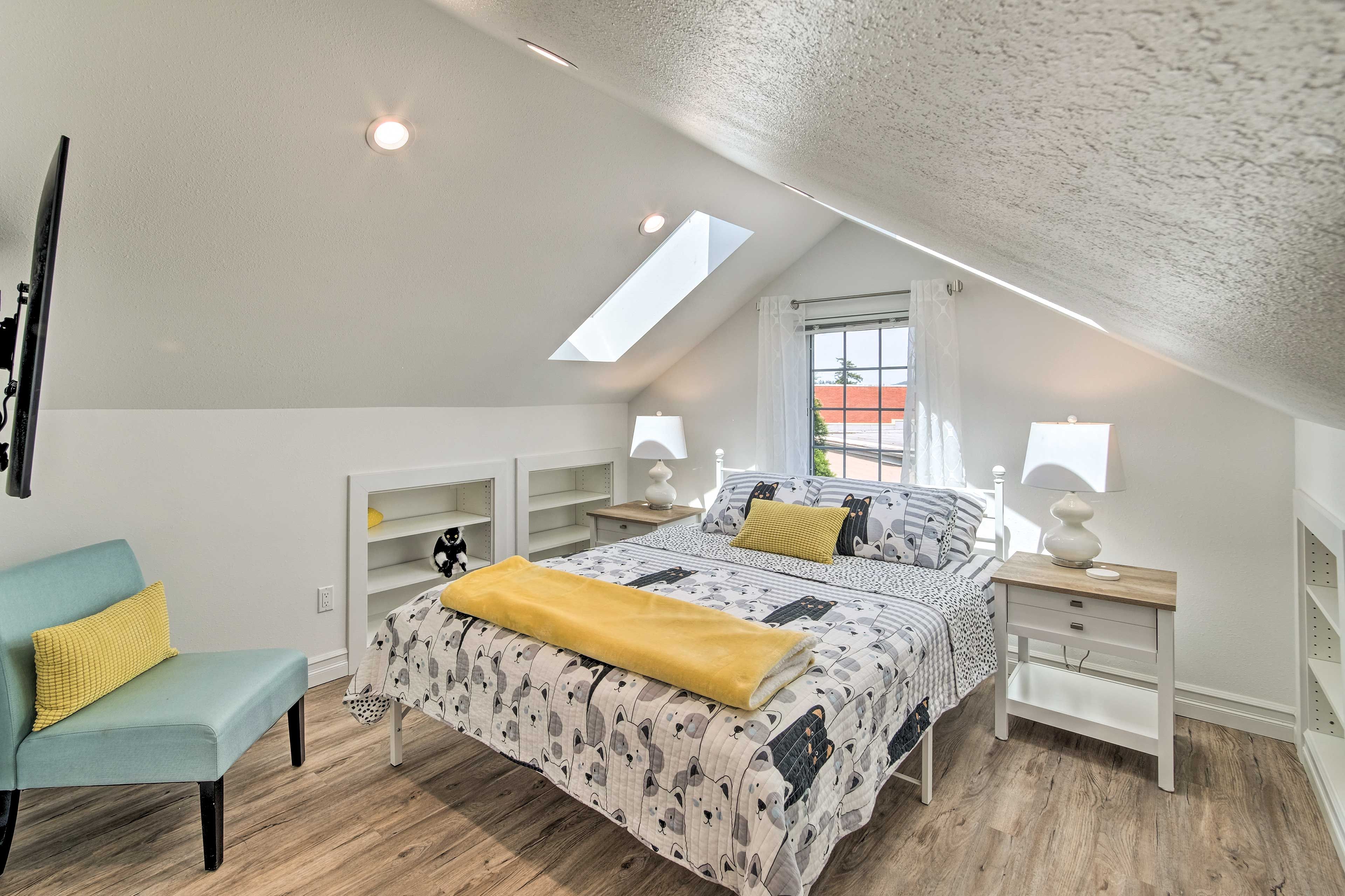 Bedroom 2 | 2nd Floor | Queen Bed