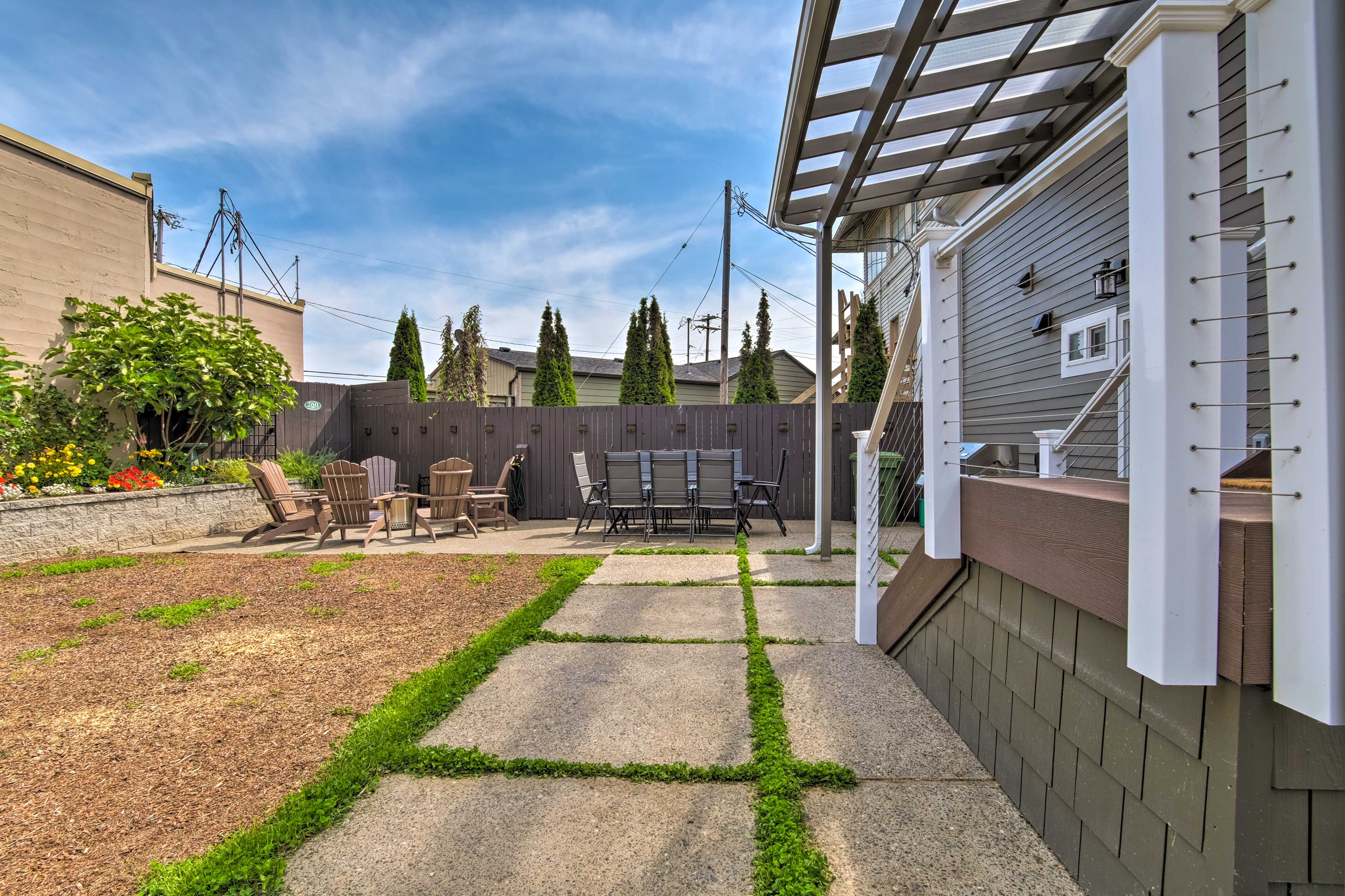 Back Patio | Gas Grill | Dining Area | Fire Pit