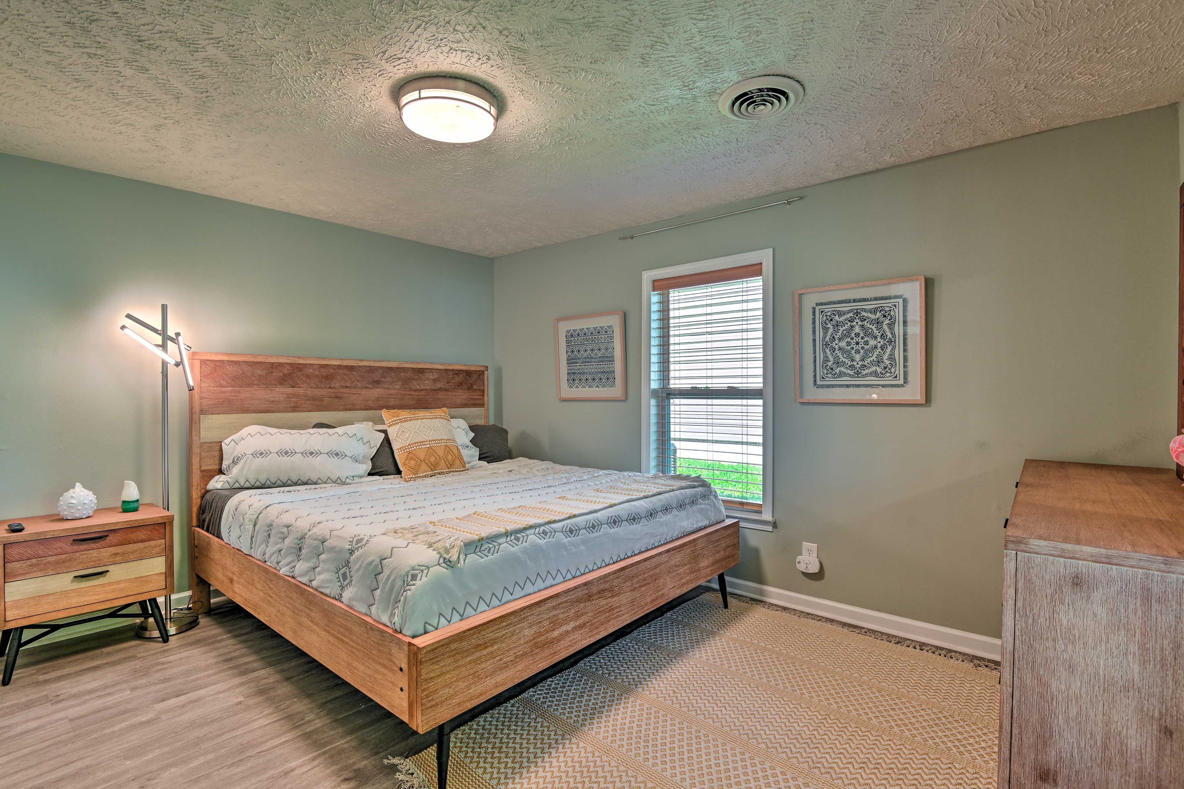 Bedroom 1 | King Bed