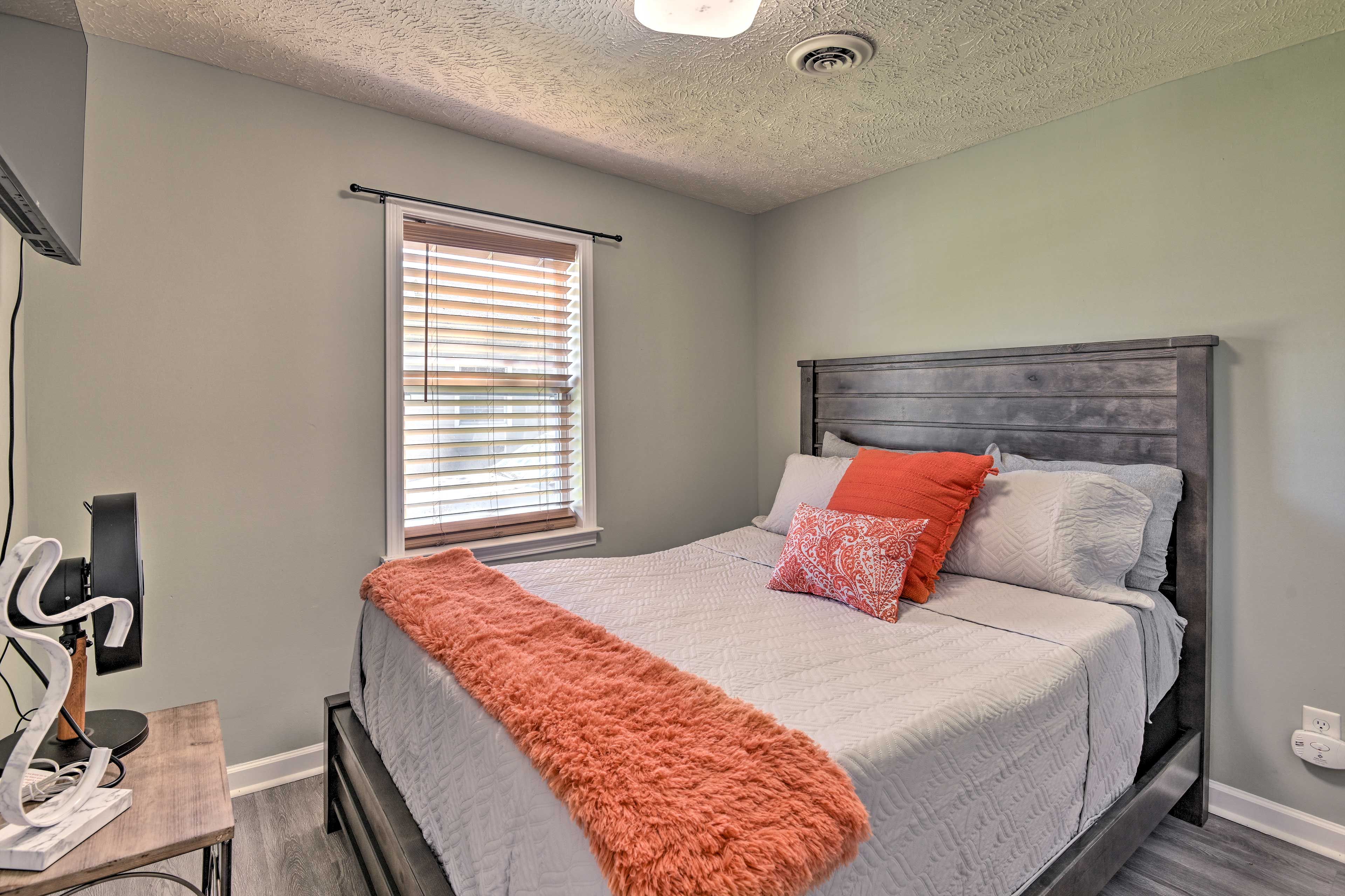 Bedroom 2 | Queen Bed