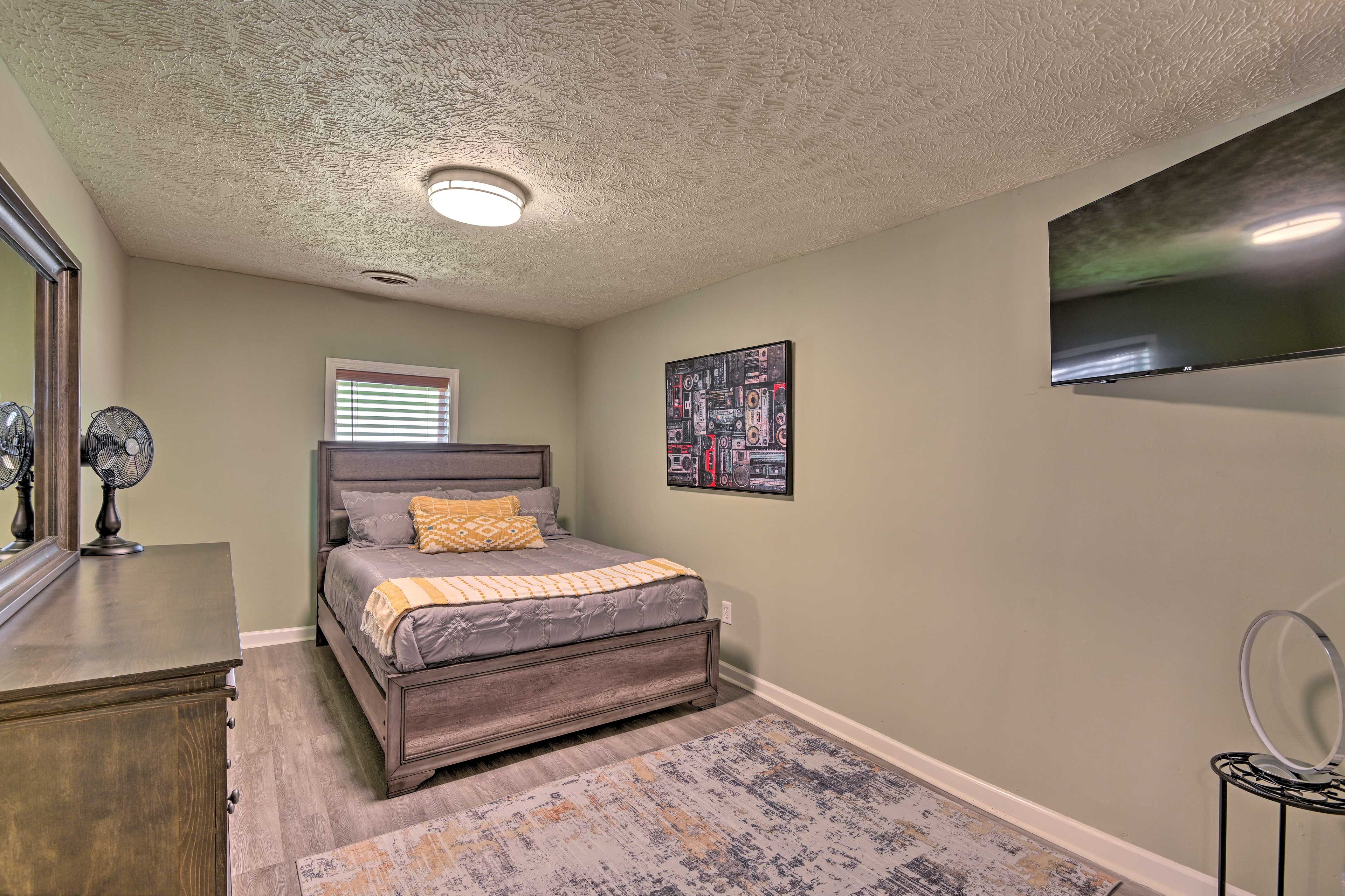 Bedroom 3 | Queen Bed