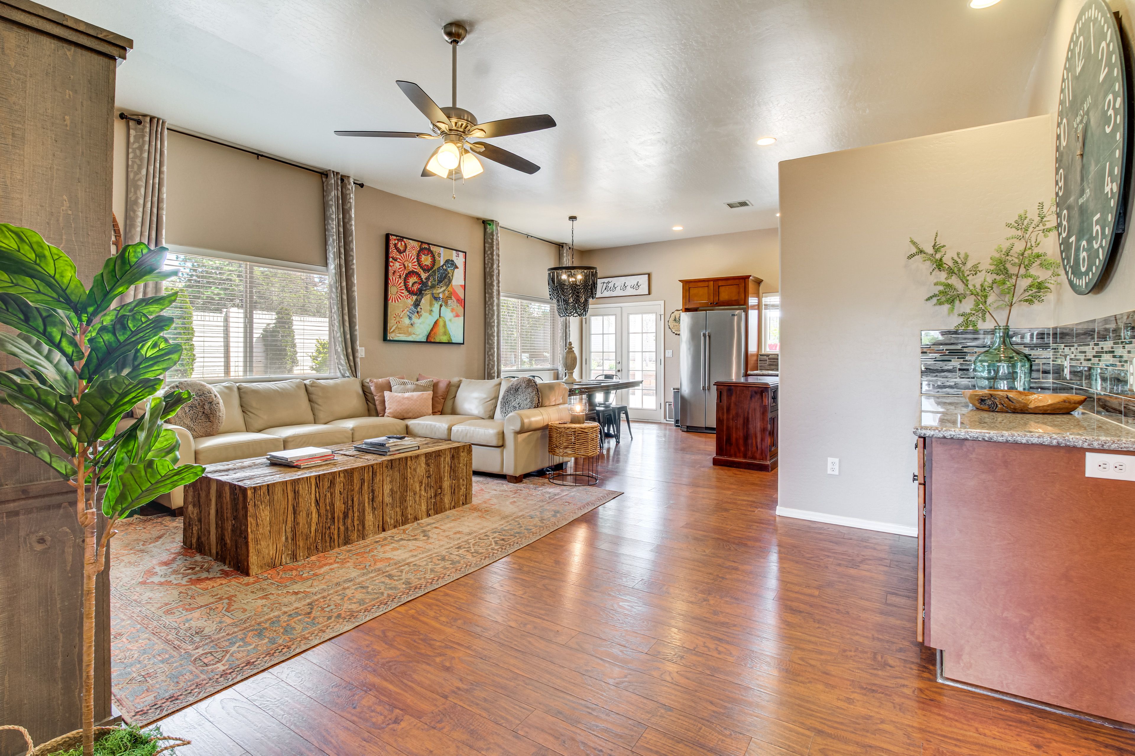 Living Room | Free WiFi | Central Heat & A/C
