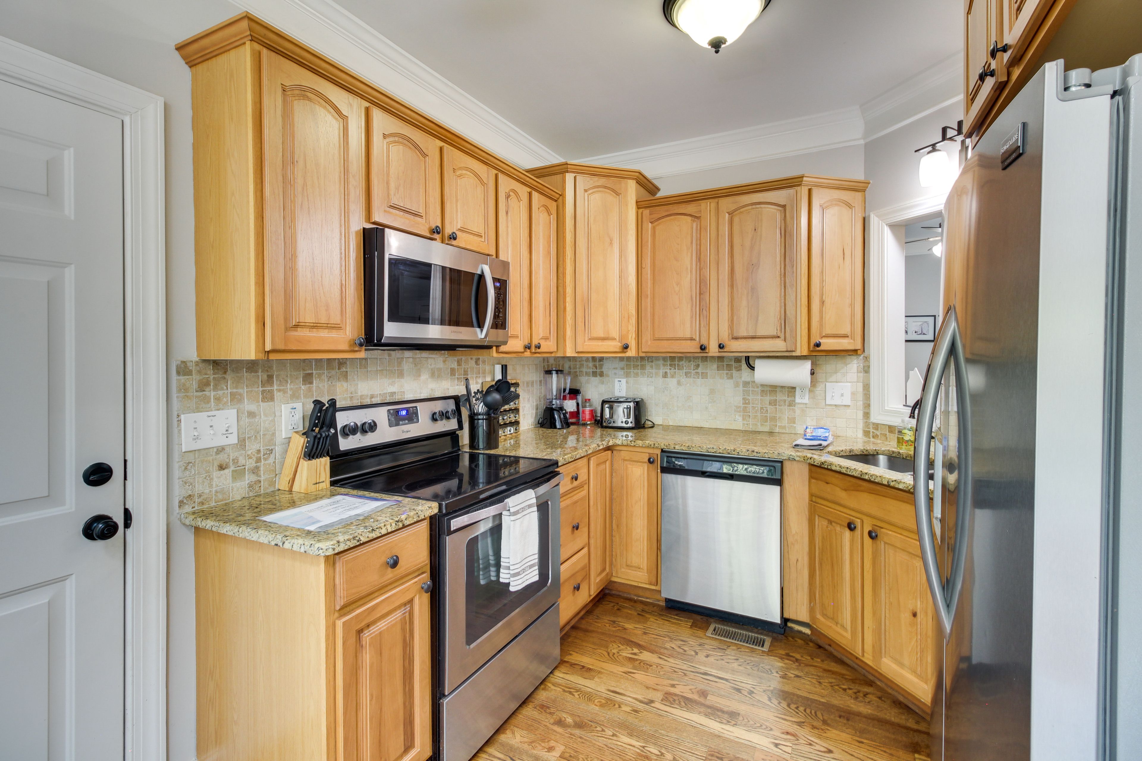 Kitchen | 1st Floor | Cooking Basics | Coffee Maker | Toaster | Ice Maker
