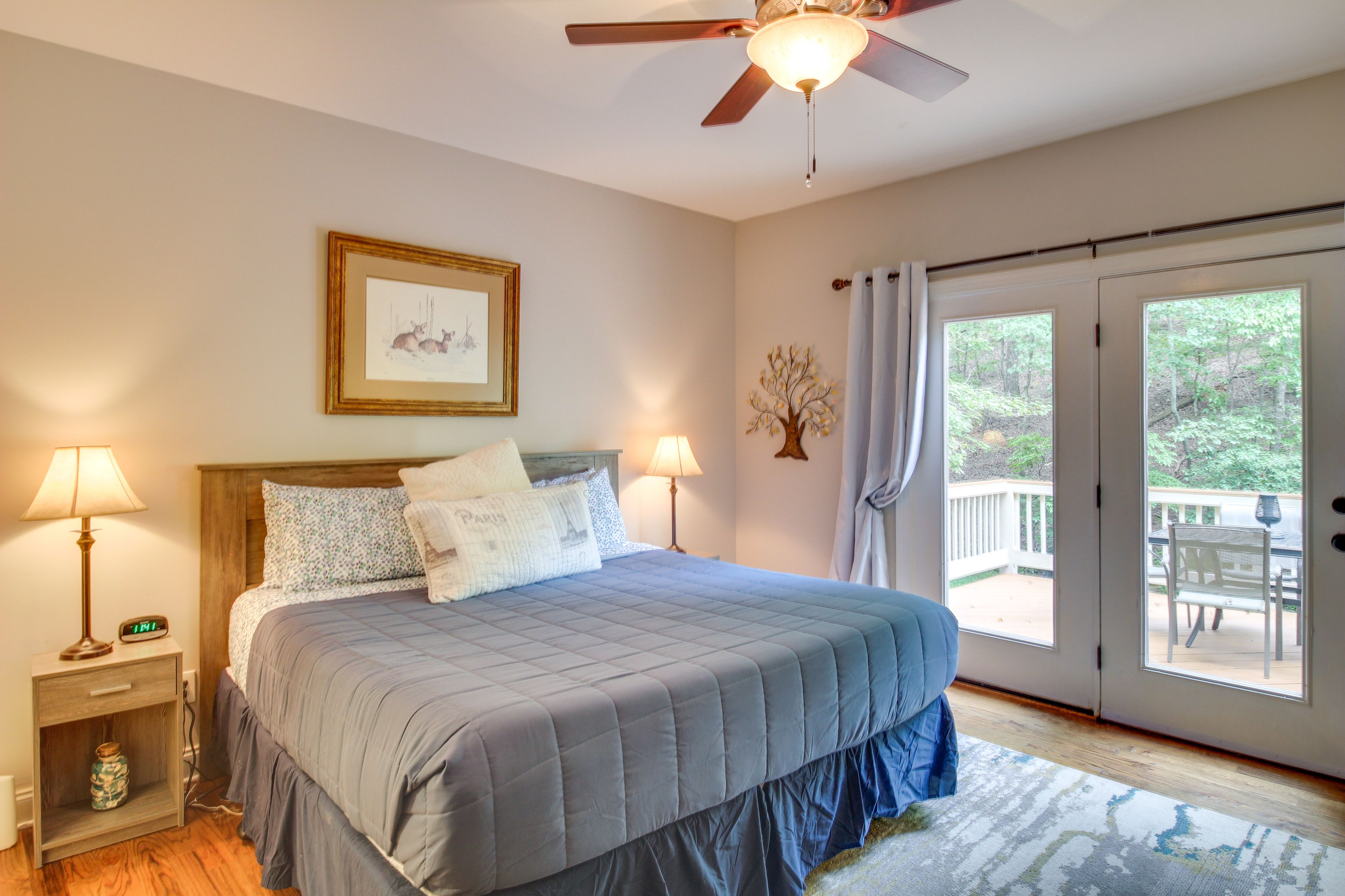 Bedroom 1 | King Bed | 1st Floor | Smart TV w/ Cable | En-Suite Bathroom