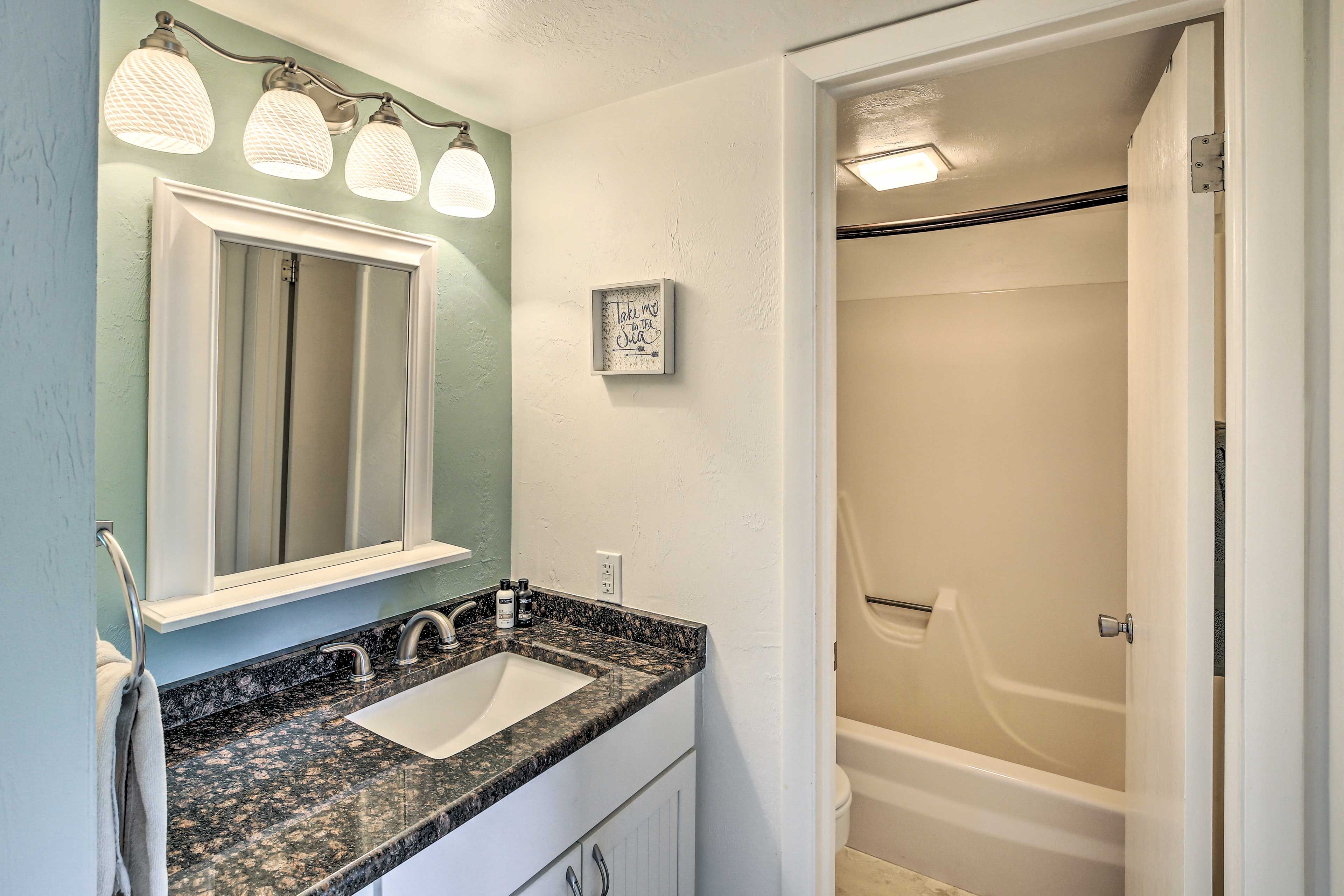 Full Bathroom | Towels Provided | Hair Dryer