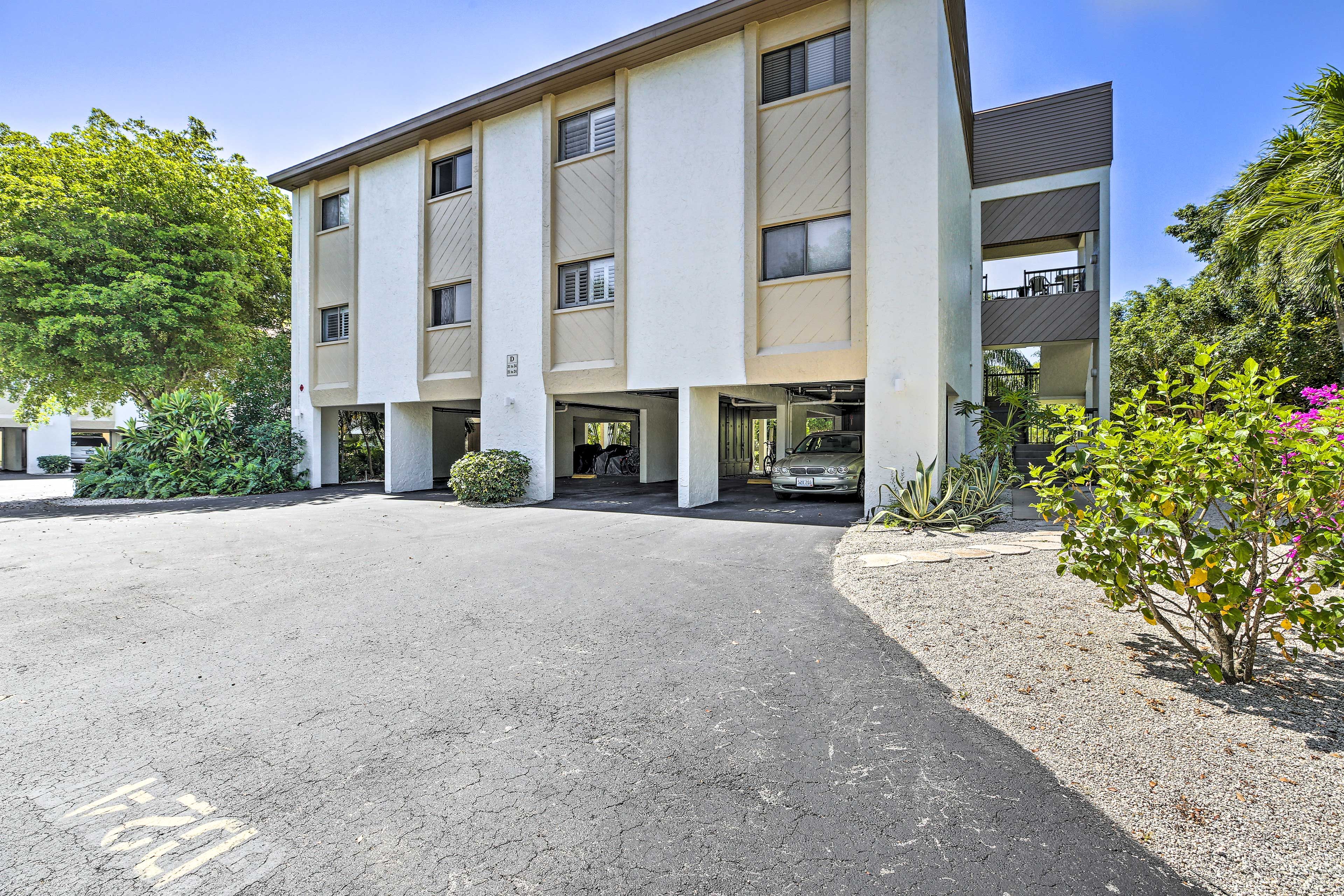 Building Exterior | Community Parking Lot (First-Come, First-Served)