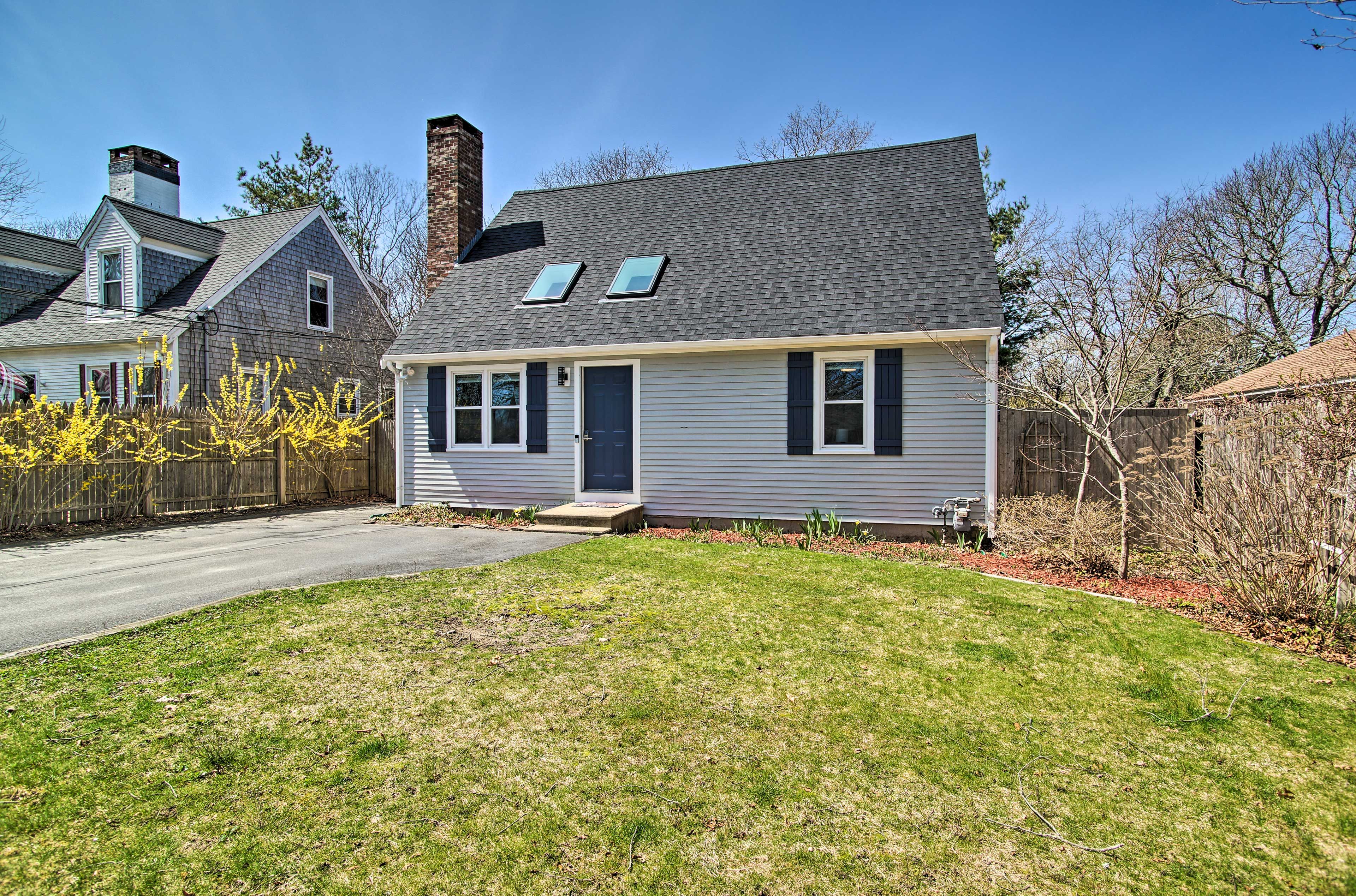Home Exterior | Driveway Parking (6 Vehicles)