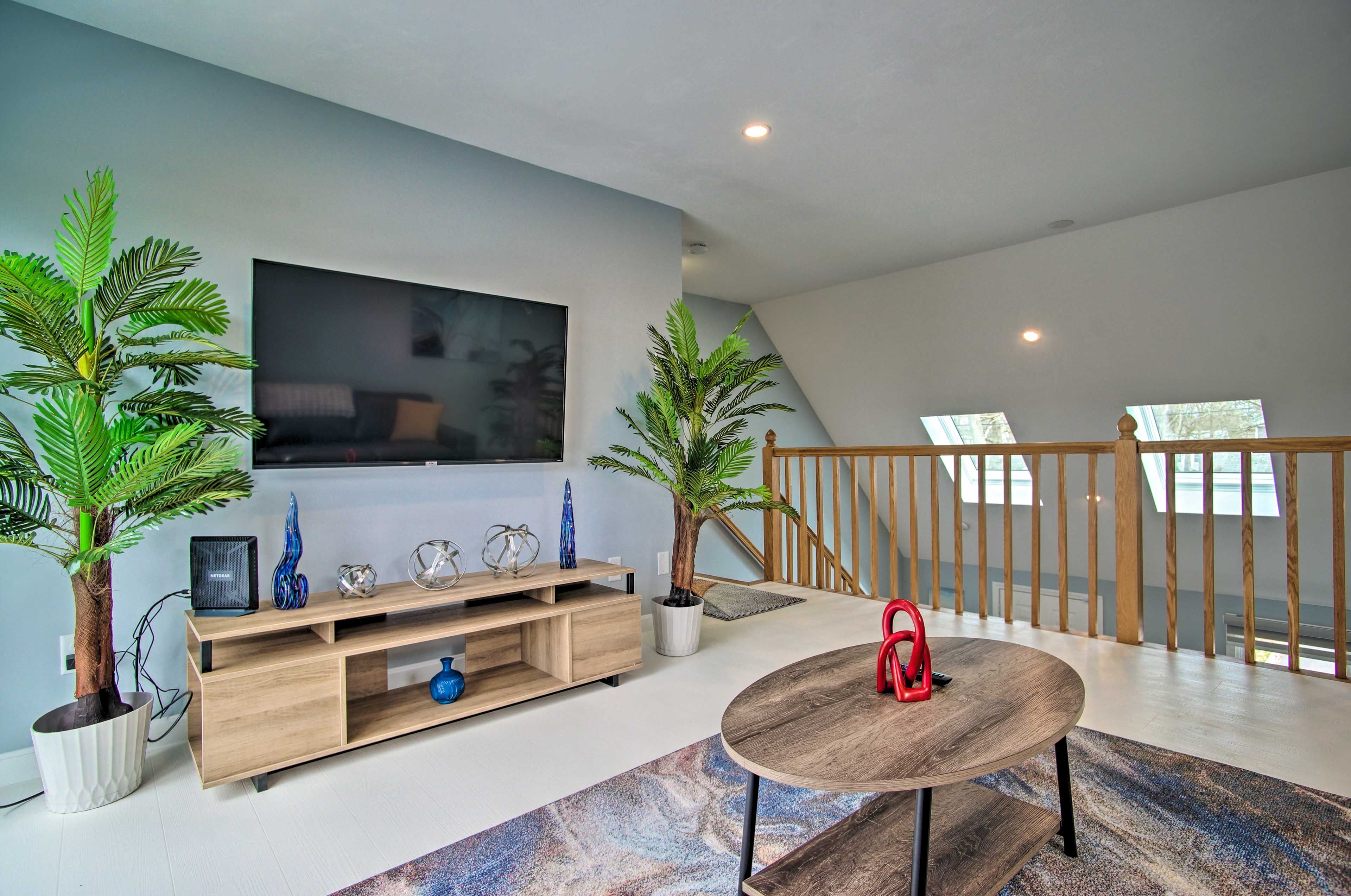 Furnished Loft | Smart TV