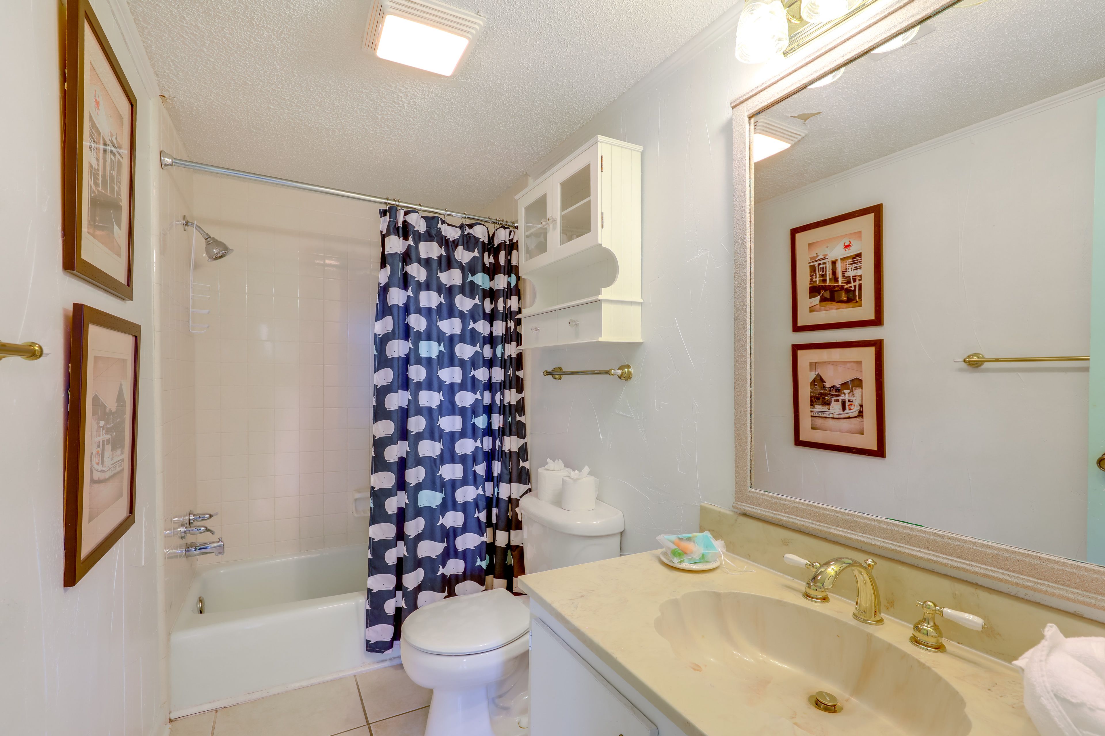 Full Bath | 1st Floor