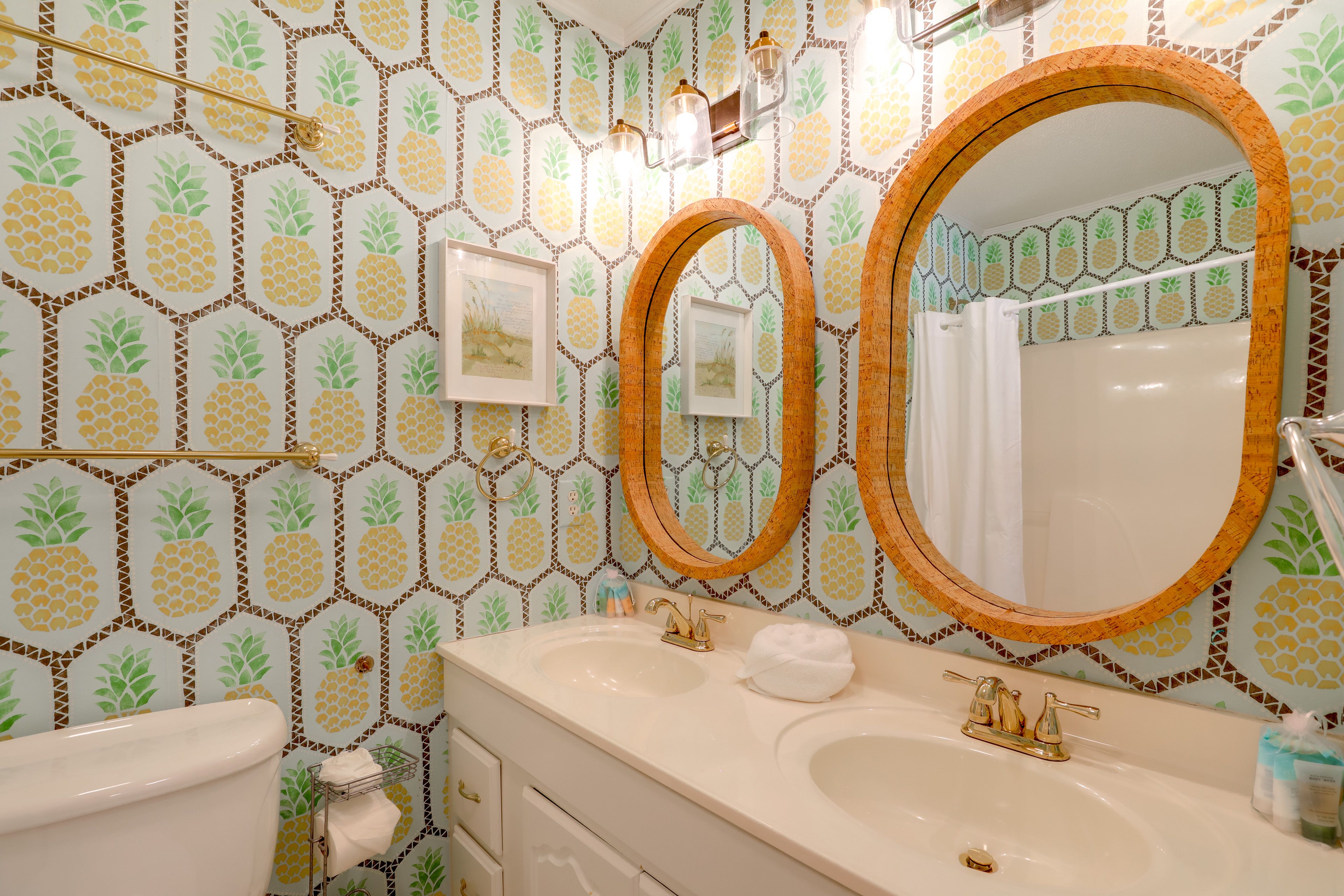 Full Bath | Towels | Hair Dryer | 2nd Floor