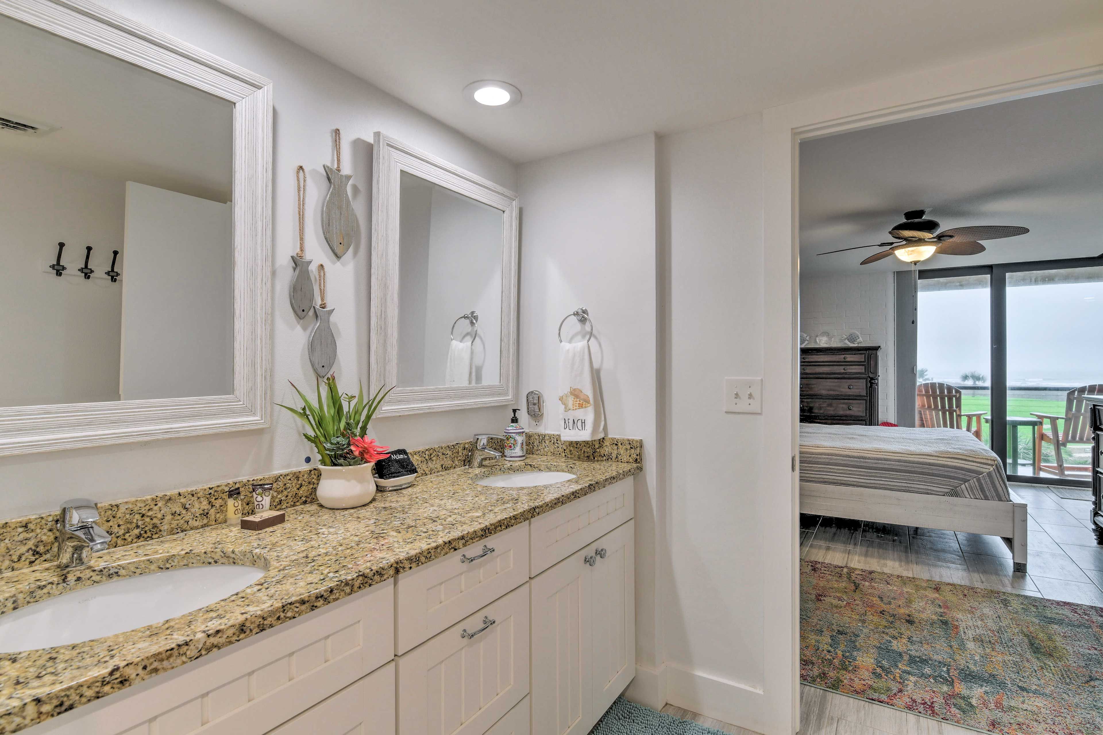 En-Suite Bathroom | Towels Provided