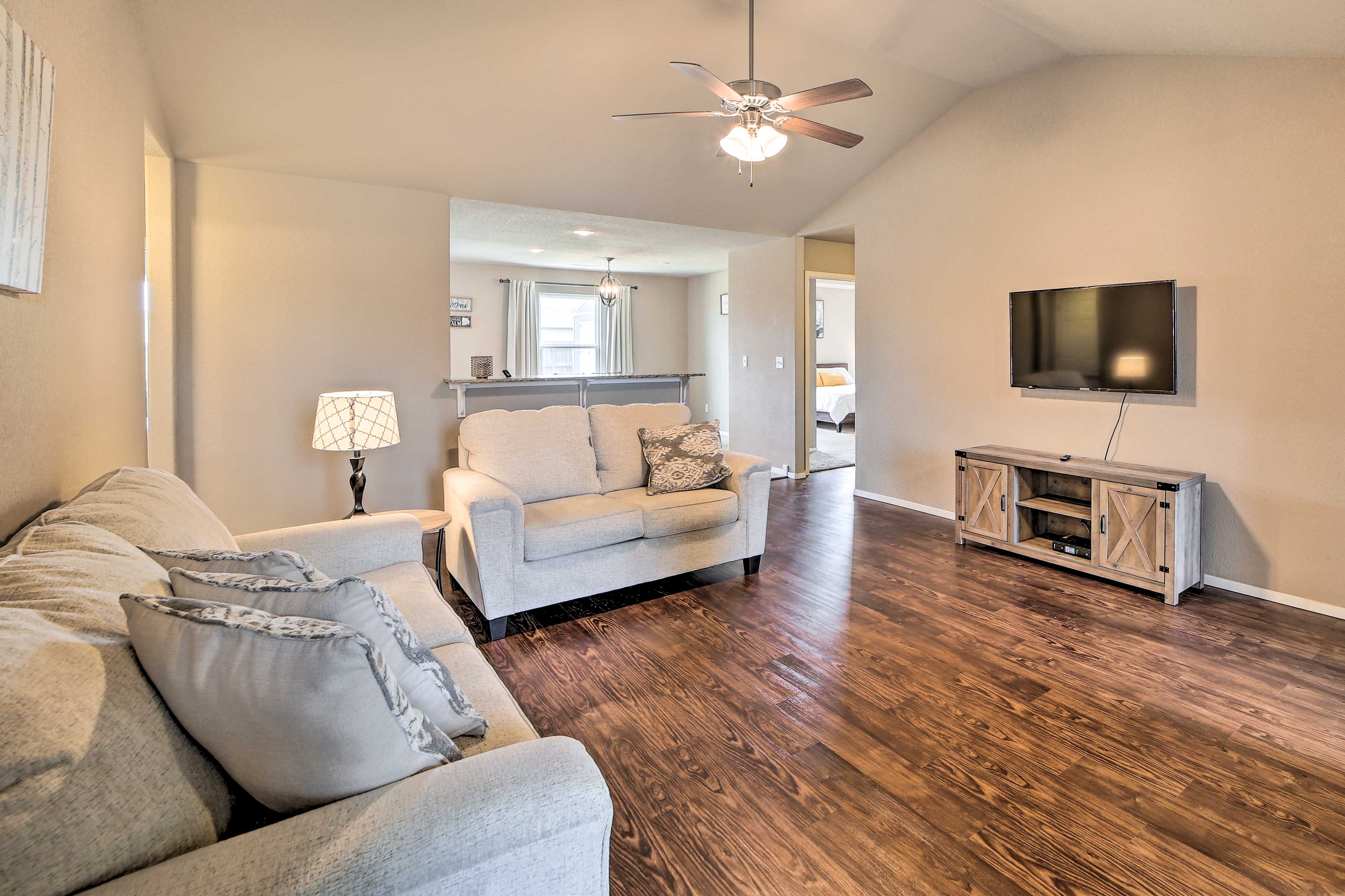 Living Room | Single-Story Home | Smart TV | Free WiFi