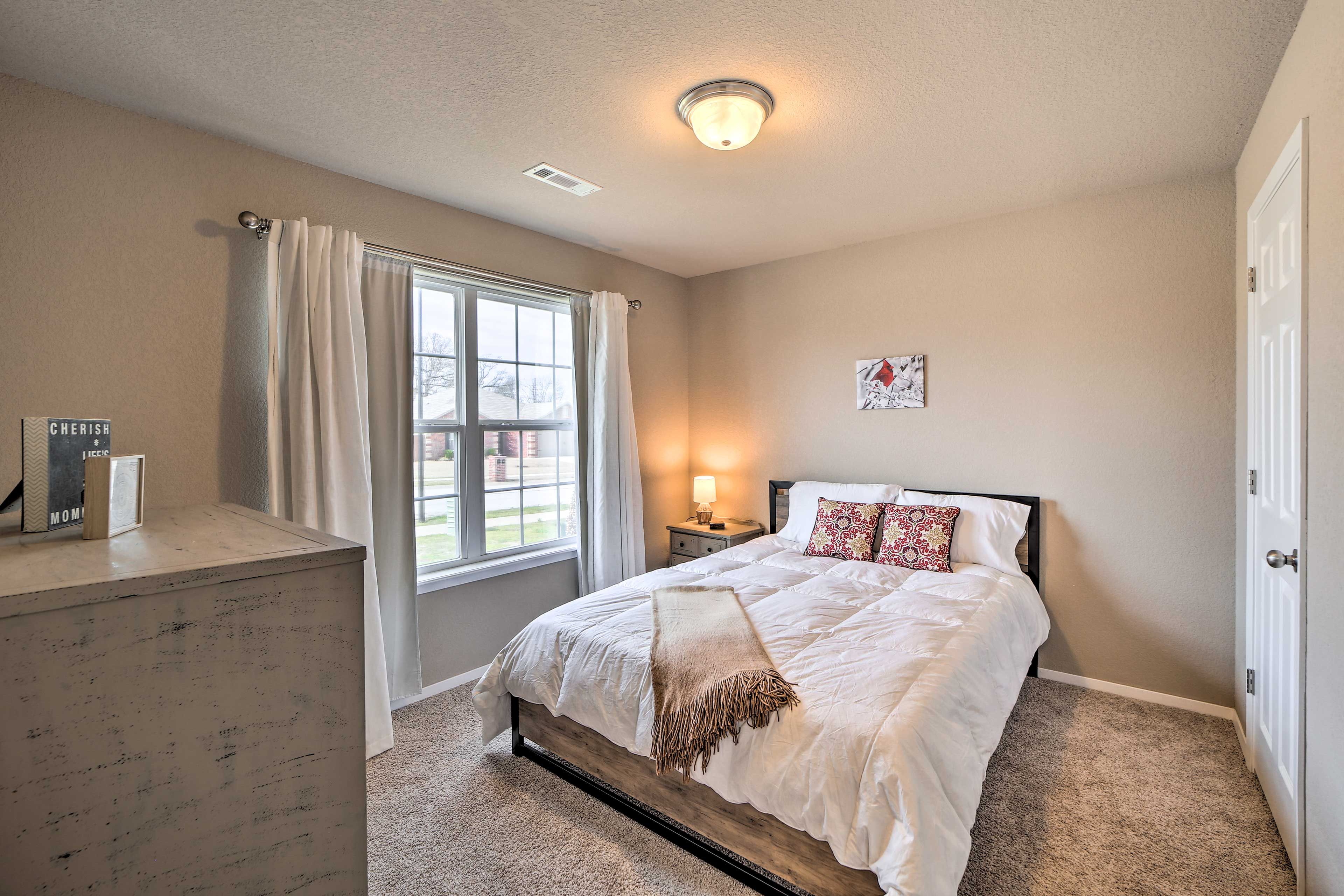 Bedroom 2 | Queen Bed