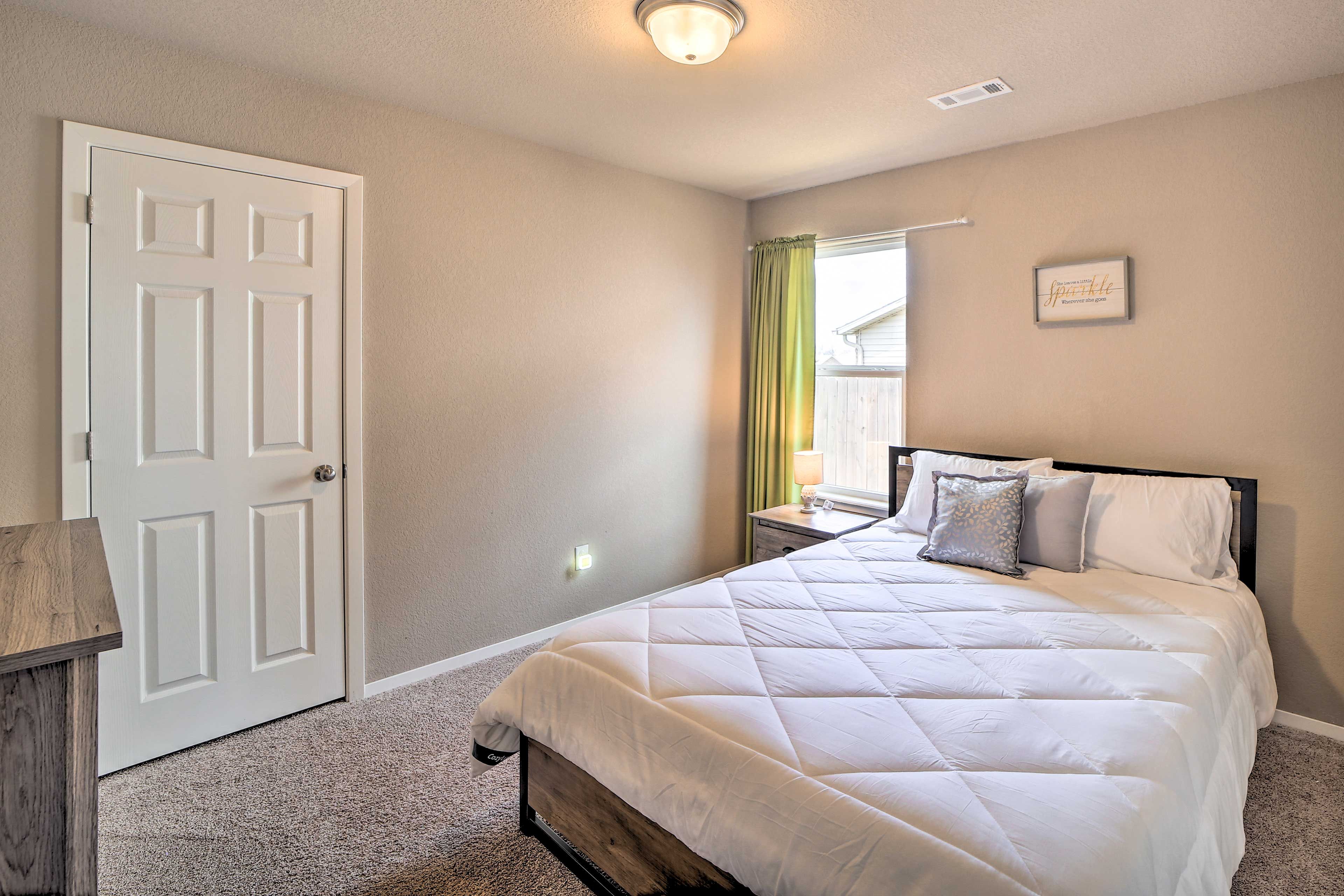Bedroom 3 | Queen Bed