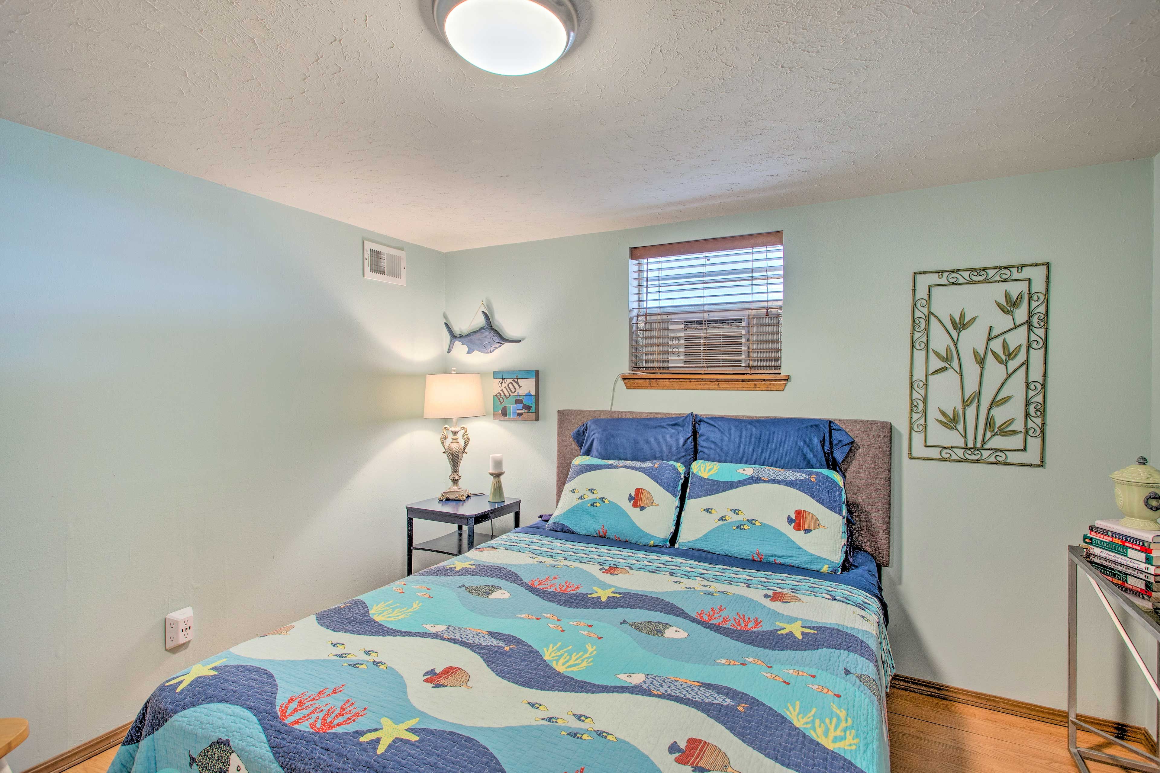 Bedroom 2 | Queen Bed | En-Suite Bathroom | Books