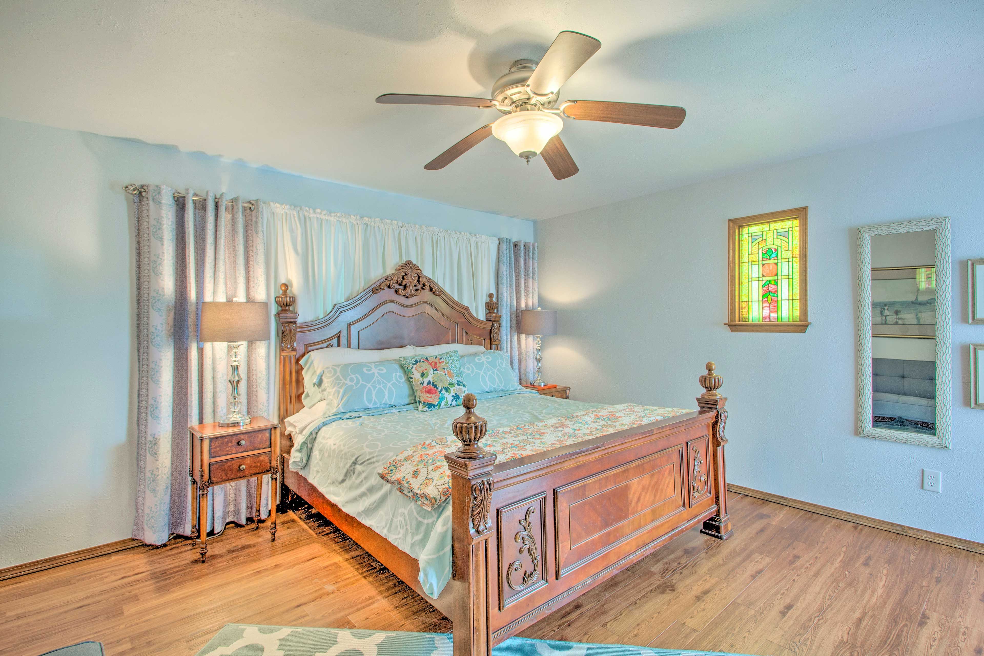 Bedroom 1 | King Bed | Twin Futon | Linens Provided