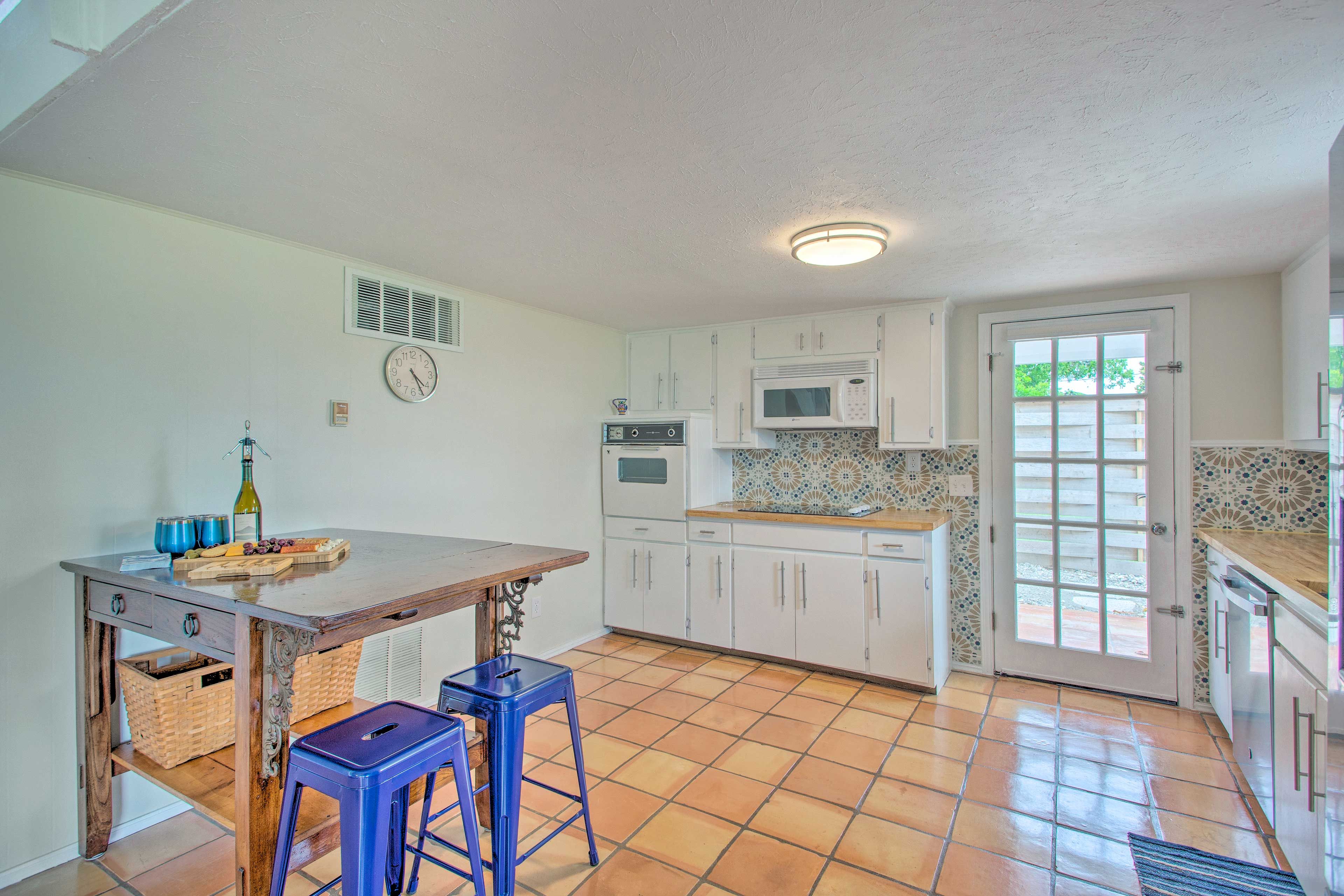 Kitchen | Coffee Maker | Complimentary Spices