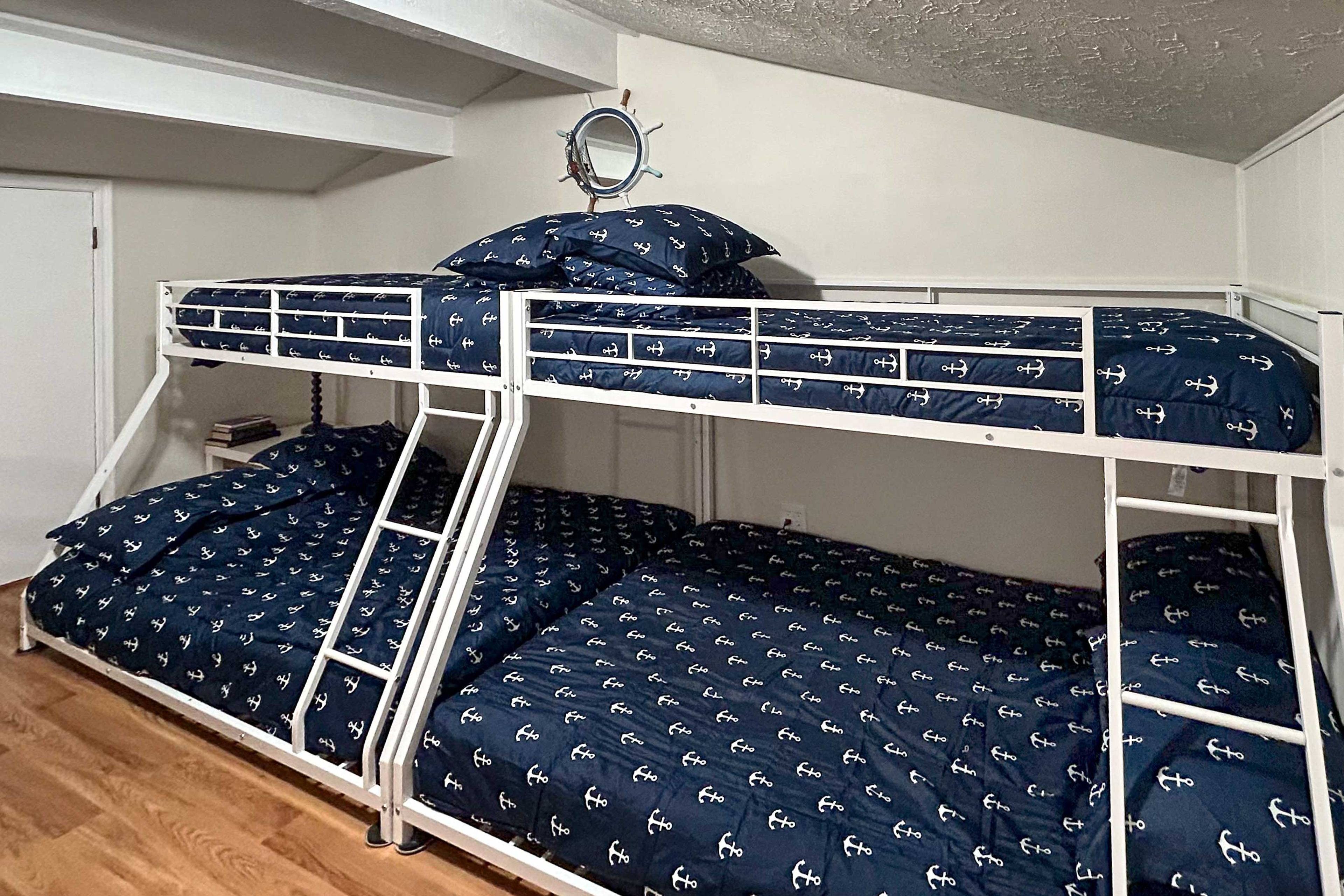 Loft | 2 Twin/Full Bunk Beds | Twin Daybed w/ Twin Trundle