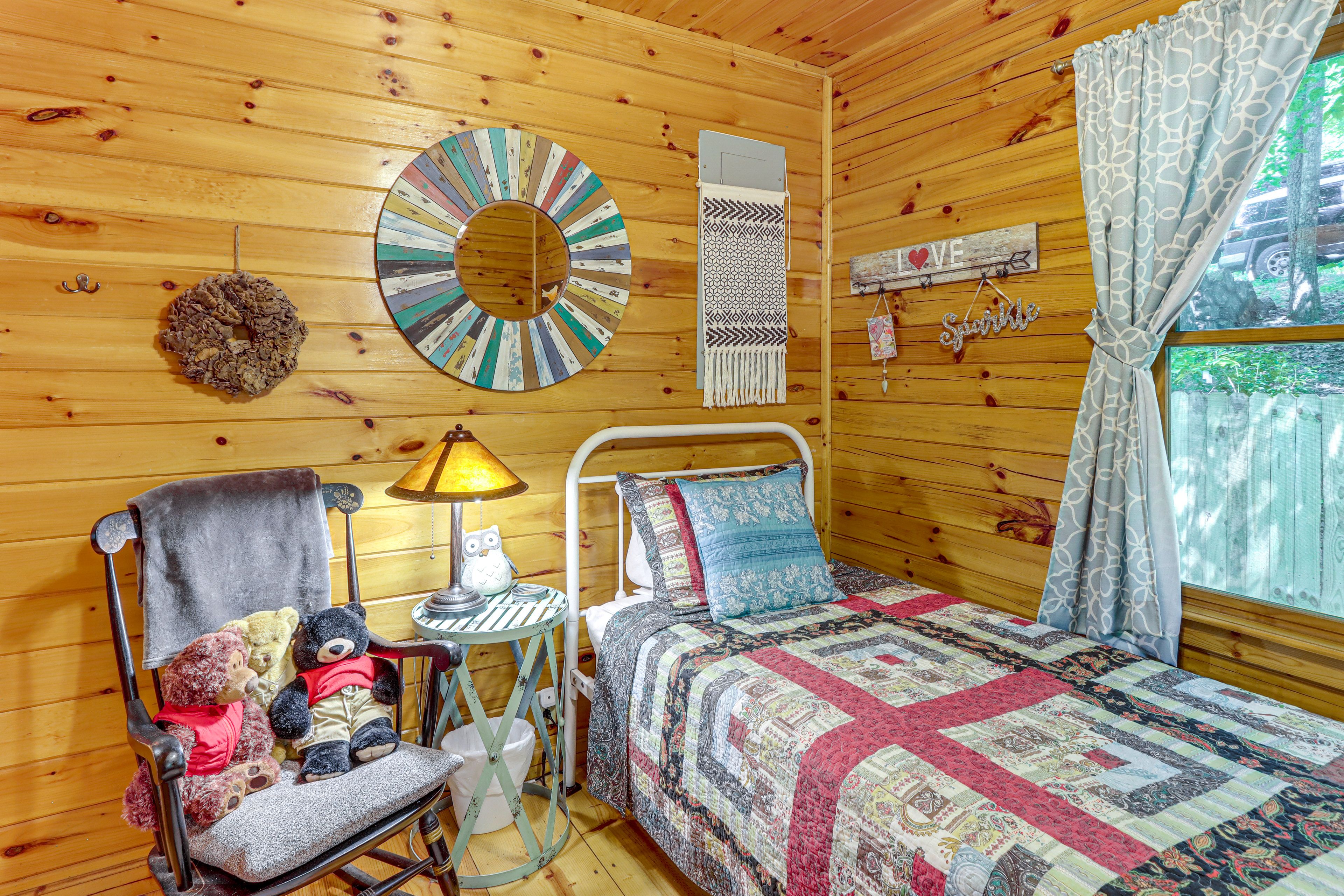 Bedroom 2 | 2 Twin Beds