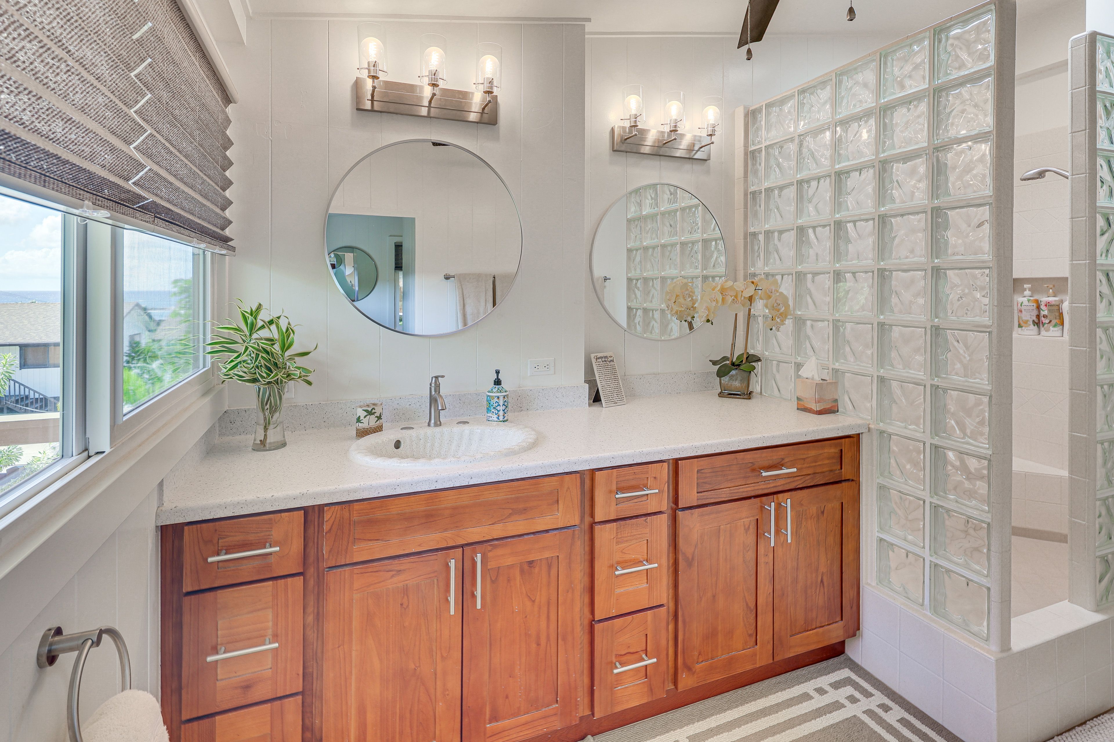 Full Bathroom | Towels & Linens Provided