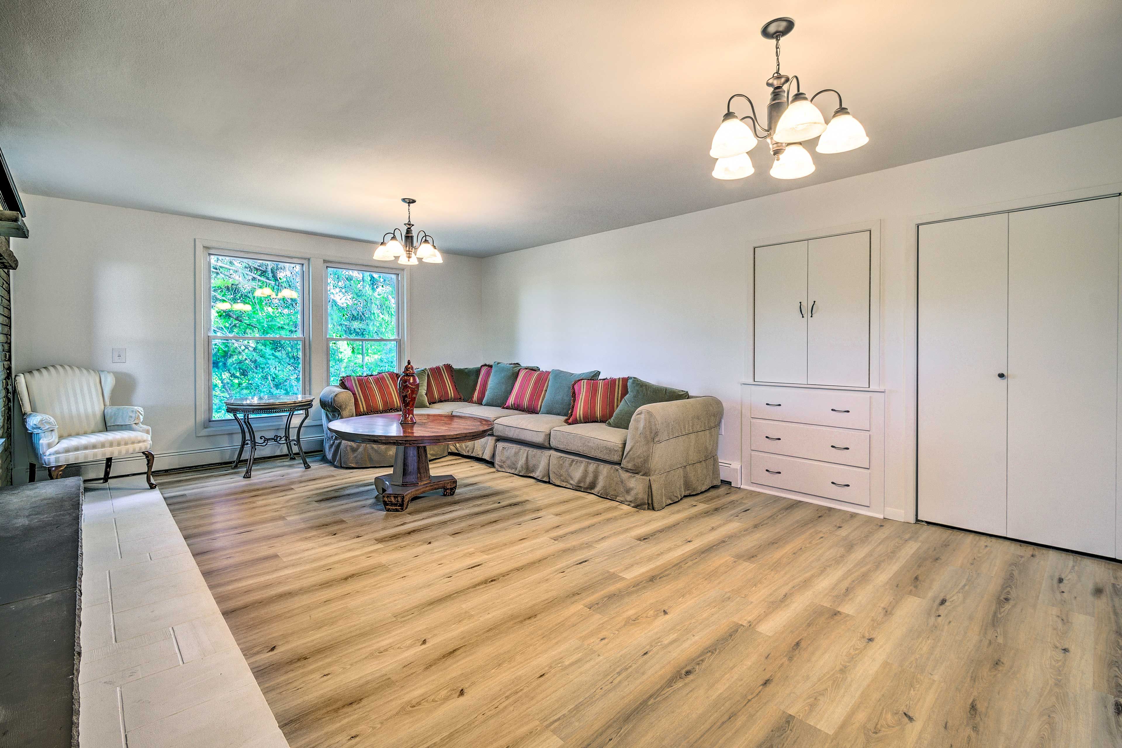 Living Room | Record Player | Kids Playpen