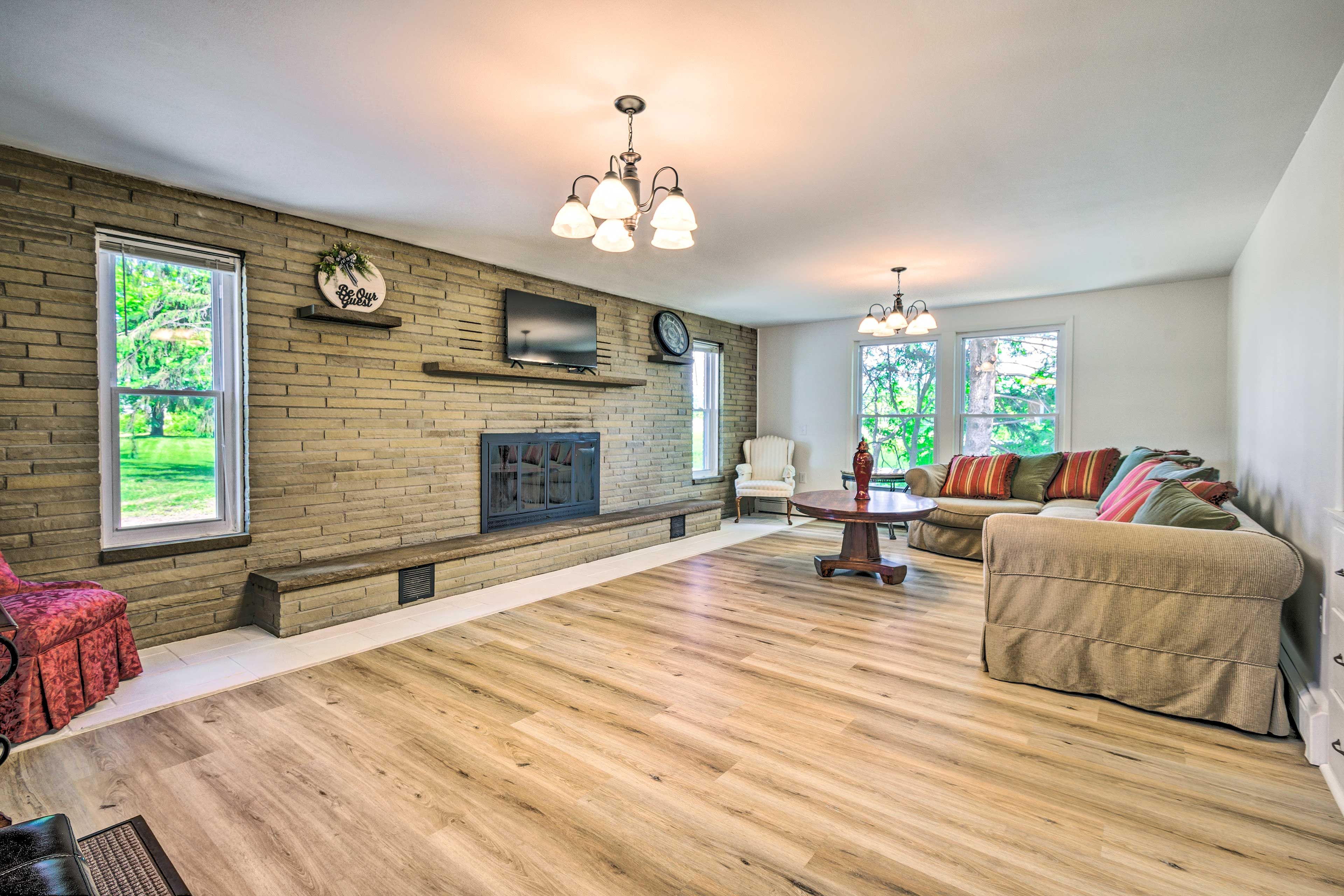 Living Room | 2 Smart TVs w/ Netflix | Free WiFi
